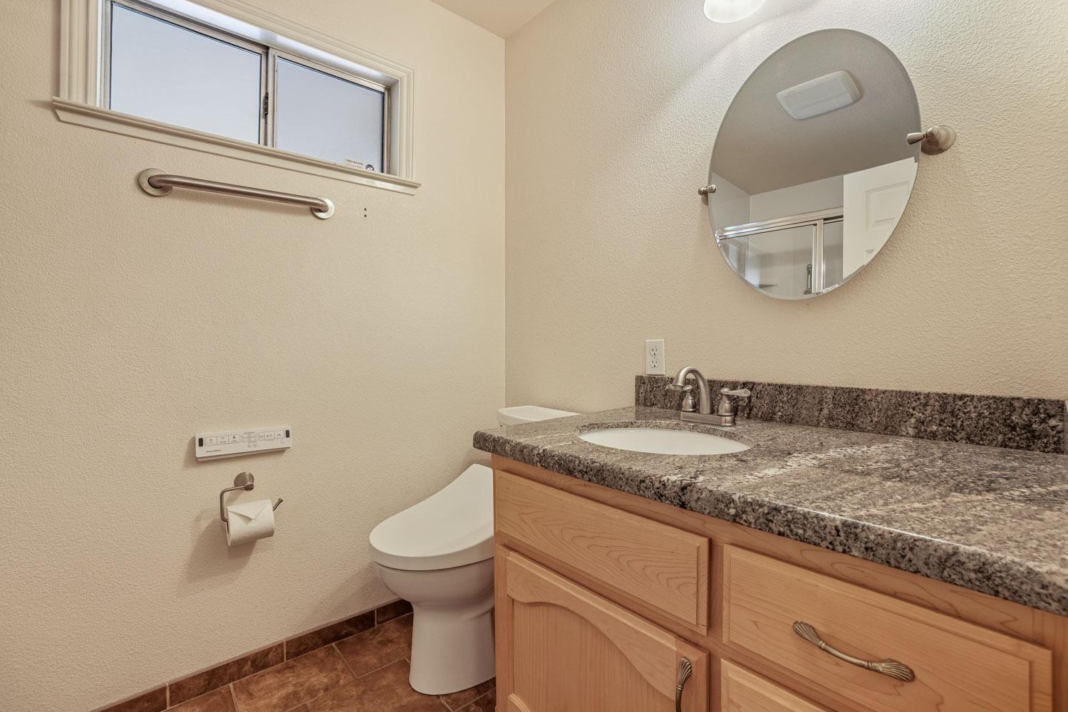 Detail Gallery Image 23 of 44 For 1127 Locust Ave, Manteca,  CA 95337 - 3 Beds | 2 Baths