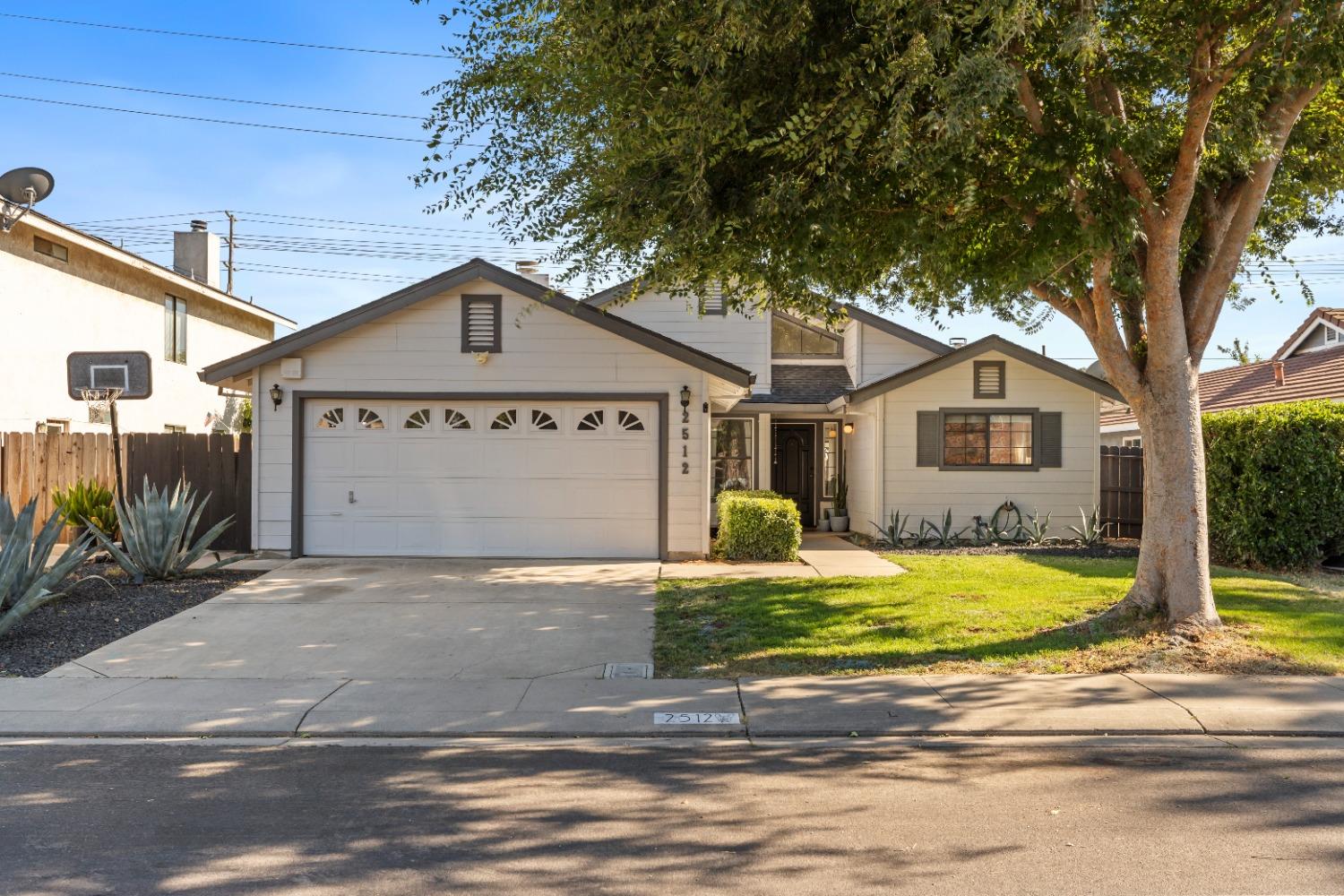 Detail Gallery Image 1 of 1 For 2512 Beatrice Ln, Modesto,  CA 95355 - 3 Beds | 2 Baths