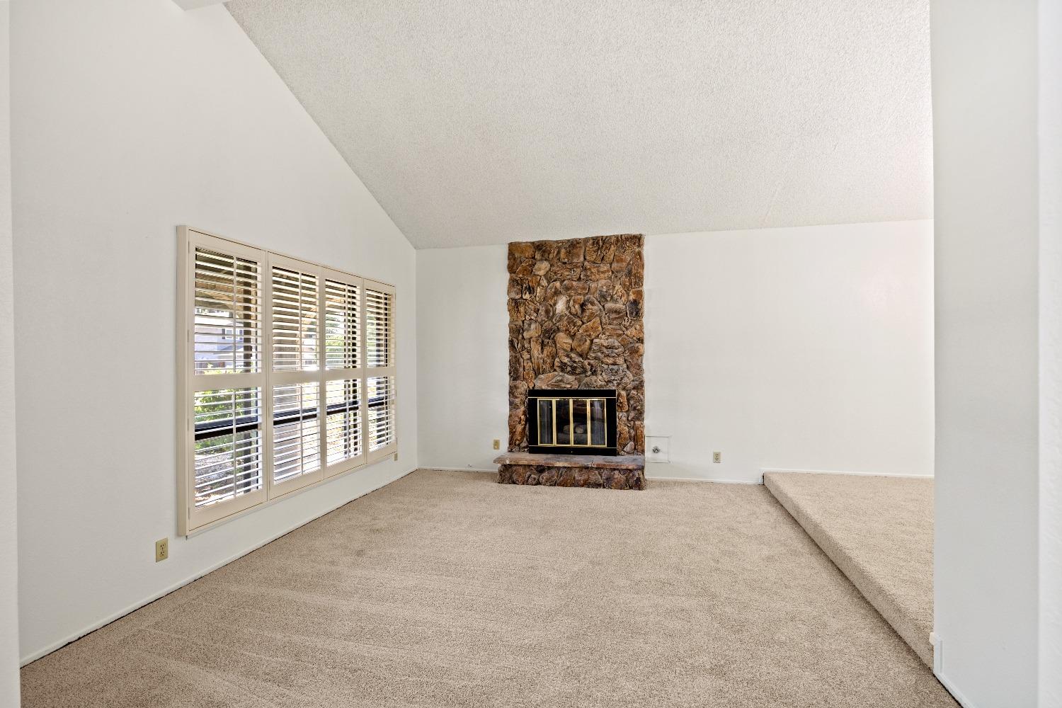 Detail Gallery Image 4 of 36 For 8013 Hoopes Dr, Citrus Heights,  CA 95610 - 3 Beds | 2/1 Baths