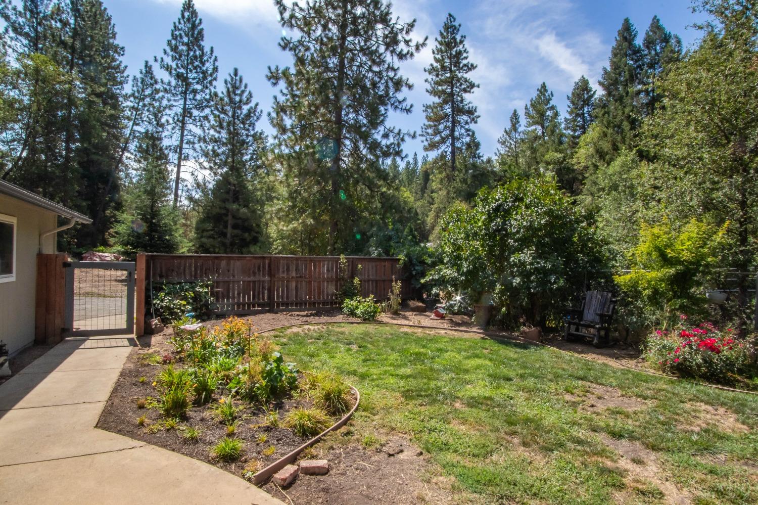 Detail Gallery Image 4 of 60 For 7220 Sly Park Rd, Placerville,  CA 95667 - 3 Beds | 2/1 Baths