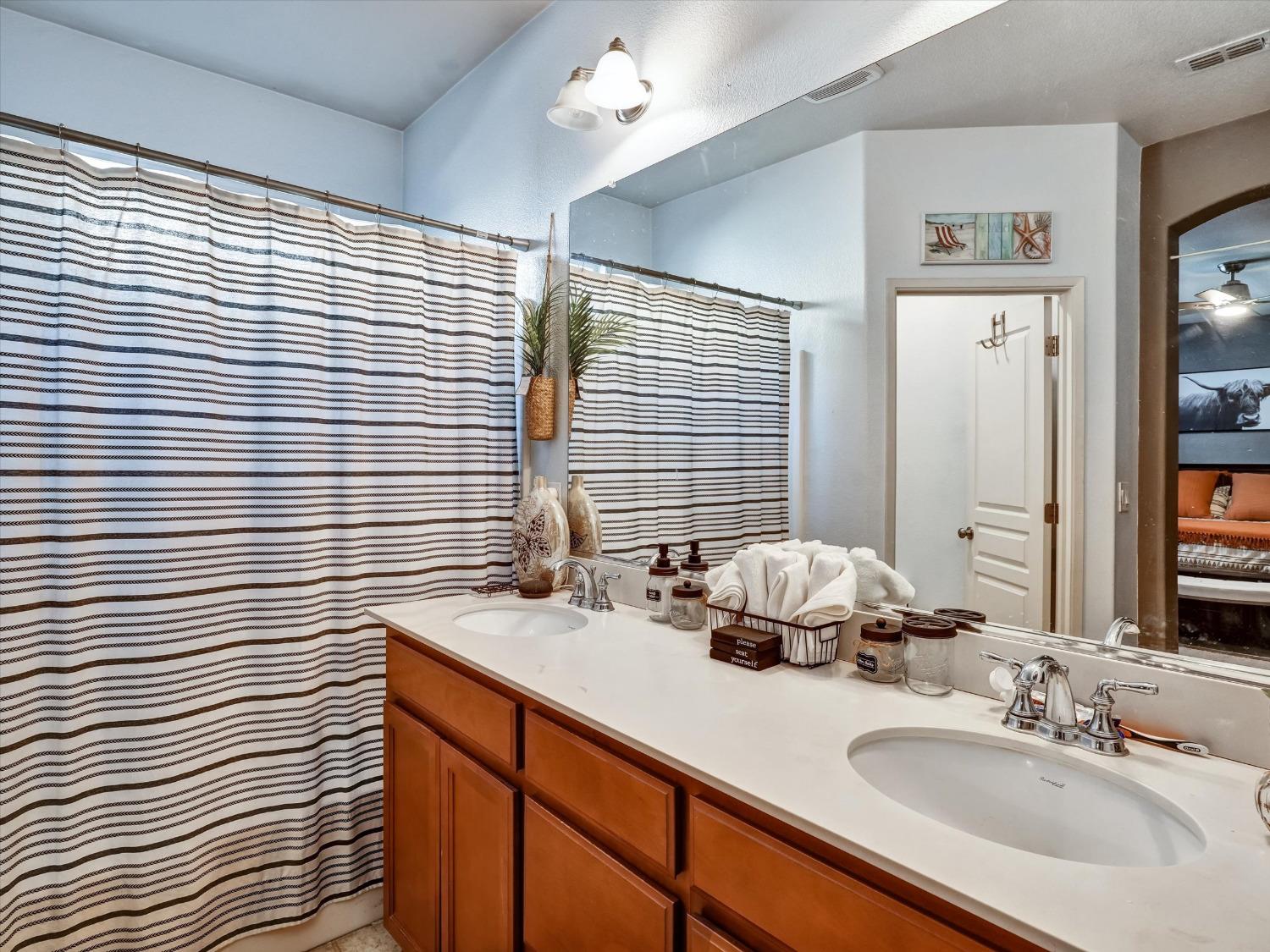 Detail Gallery Image 34 of 48 For 16833 Tulip Tree Way, Lathrop,  CA 95330 - 3 Beds | 2 Baths