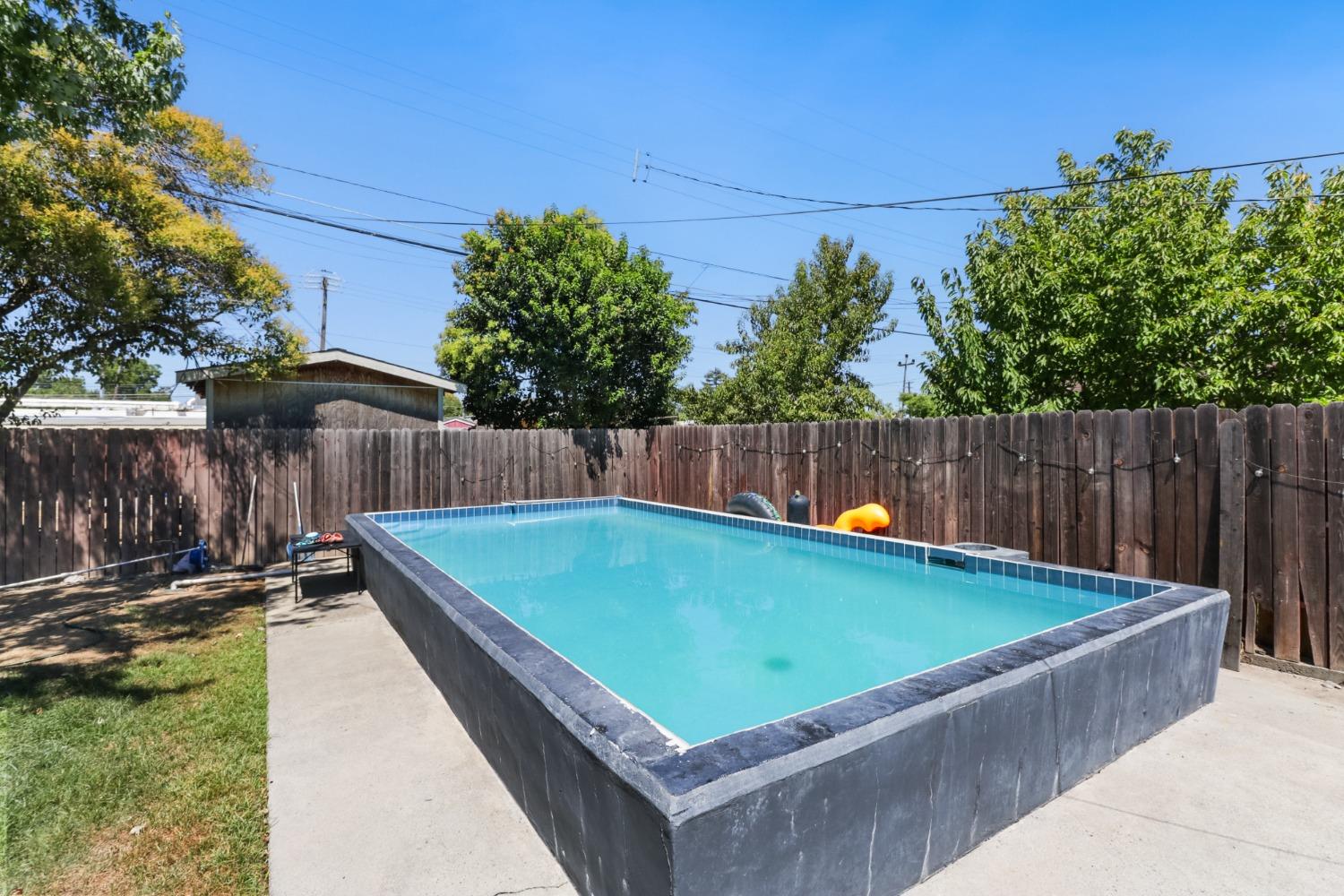 Detail Gallery Image 24 of 30 For 2021 Robert Way, Sacramento,  CA 95825 - 3 Beds | 2 Baths