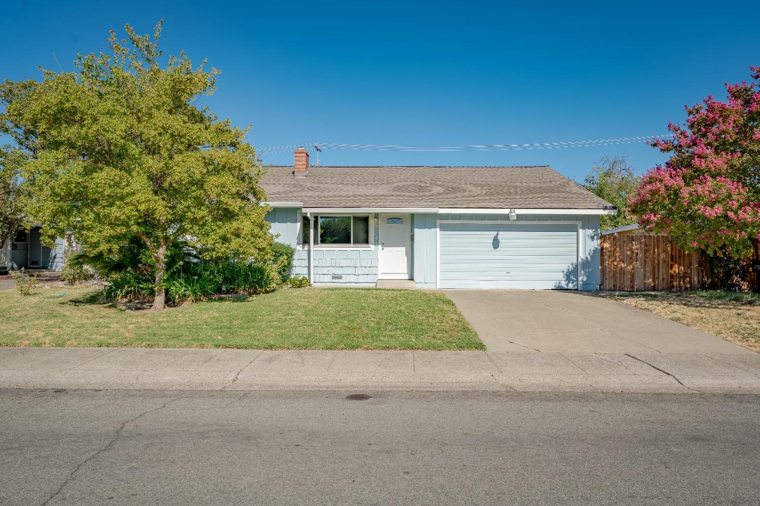 Detail Gallery Image 1 of 1 For 7241 15th St, Sacramento,  CA 95822 - 3 Beds | 2 Baths