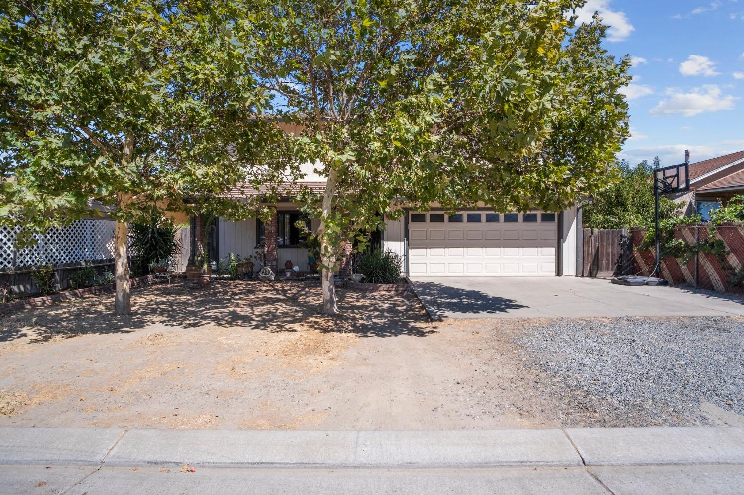 Detail Gallery Image 1 of 35 For 5420 7th St, Keyes,  CA 95328 - 4 Beds | 3/1 Baths