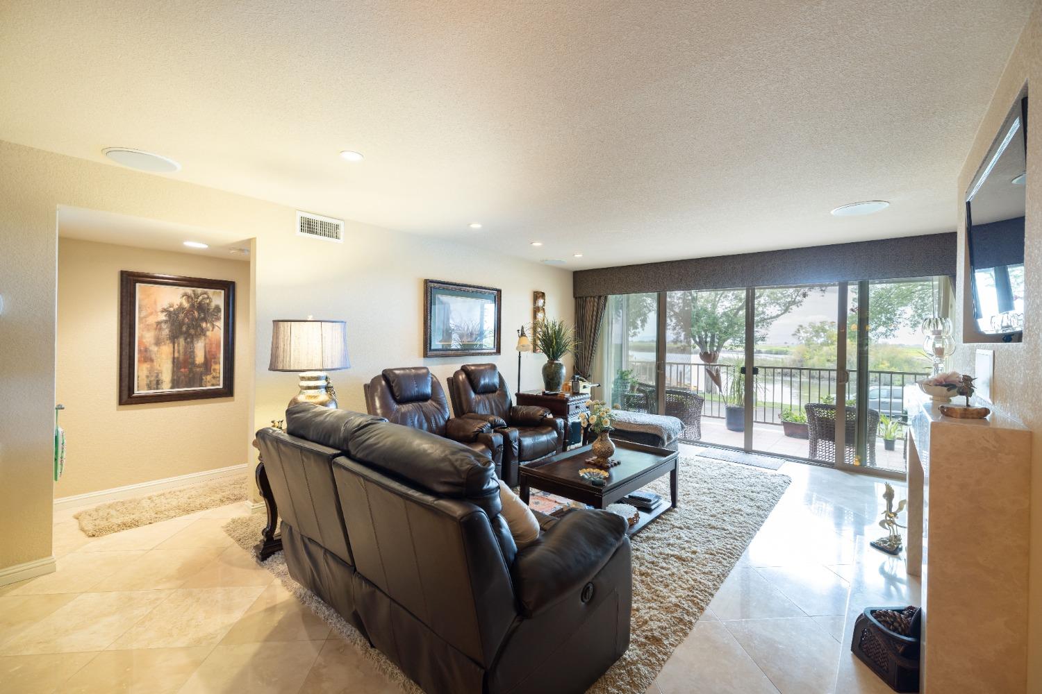 Detail Gallery Image 6 of 49 For 6669 Embarcadero Dr #10,  Stockton,  CA 95219 - 2 Beds | 2 Baths