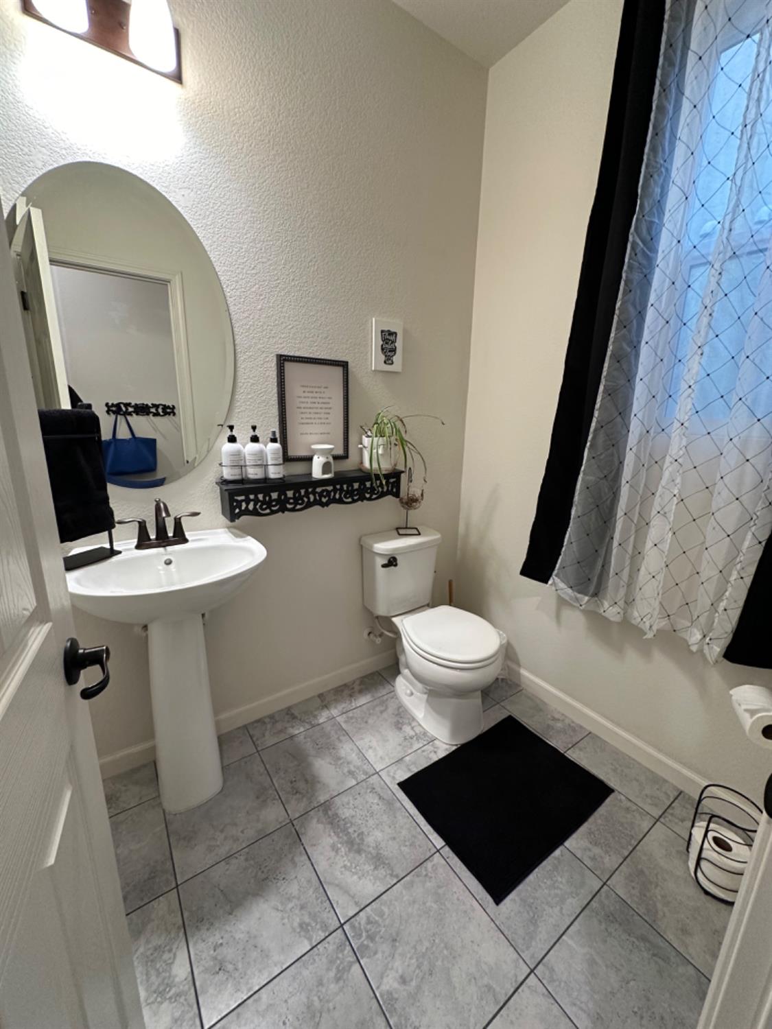 Detail Gallery Image 23 of 79 For 216 Vicenza Dr, Stockton,  CA 95209 - 3 Beds | 2/1 Baths