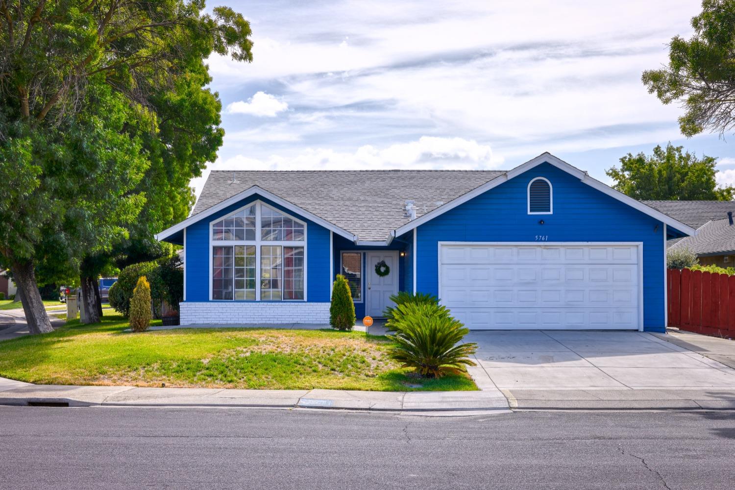 Detail Gallery Image 1 of 32 For 5761 Caribbean Cir, Stockton,  CA 95210 - 3 Beds | 2 Baths