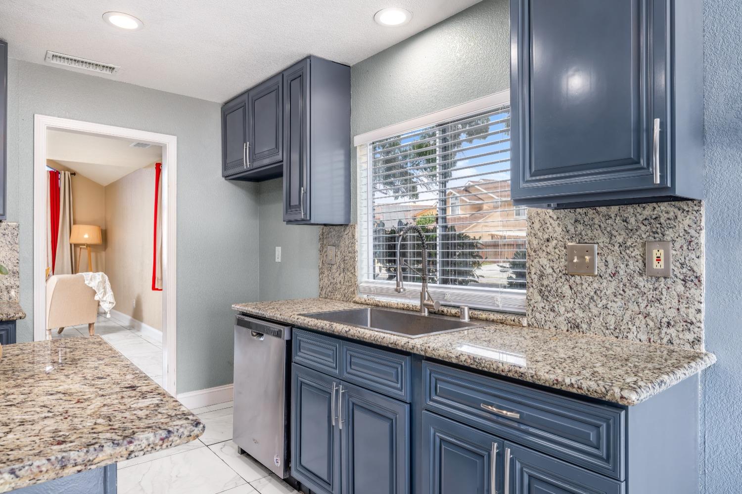 Detail Gallery Image 9 of 32 For 5761 Caribbean Cir, Stockton,  CA 95210 - 3 Beds | 2 Baths