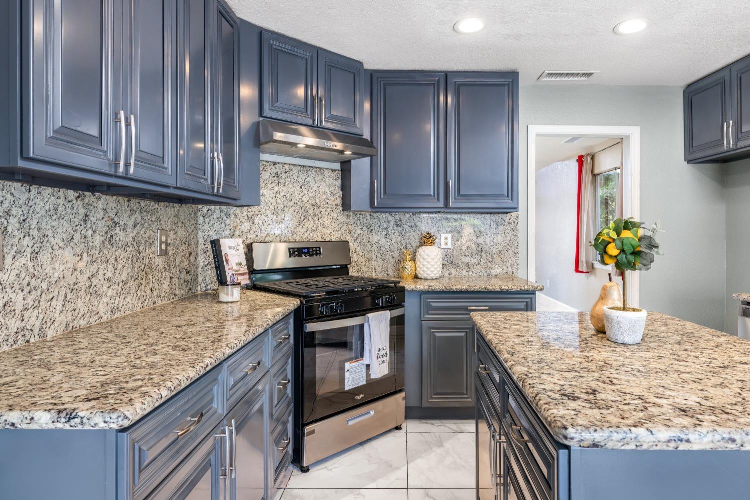 Detail Gallery Image 10 of 32 For 5761 Caribbean Cir, Stockton,  CA 95210 - 3 Beds | 2 Baths