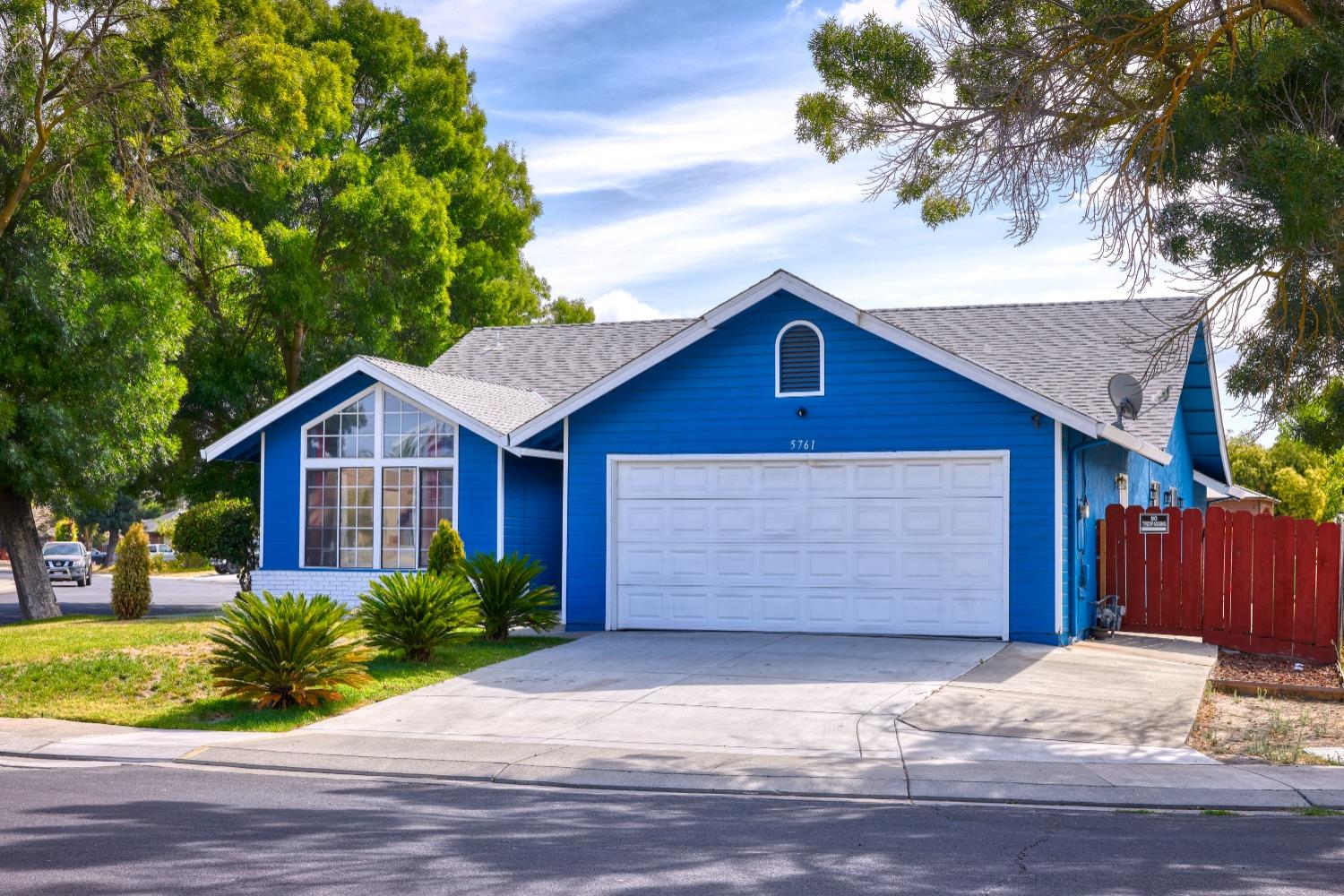 Detail Gallery Image 2 of 32 For 5761 Caribbean Cir, Stockton,  CA 95210 - 3 Beds | 2 Baths