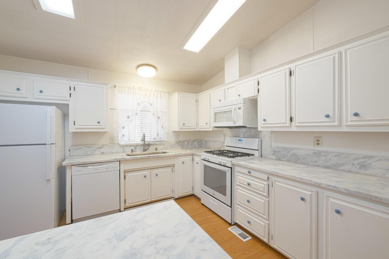 Detail Gallery Image 7 of 20 For 1701 Dinuba Ave 174, Selma,  CA 93662 - 2 Beds | 1/1 Baths