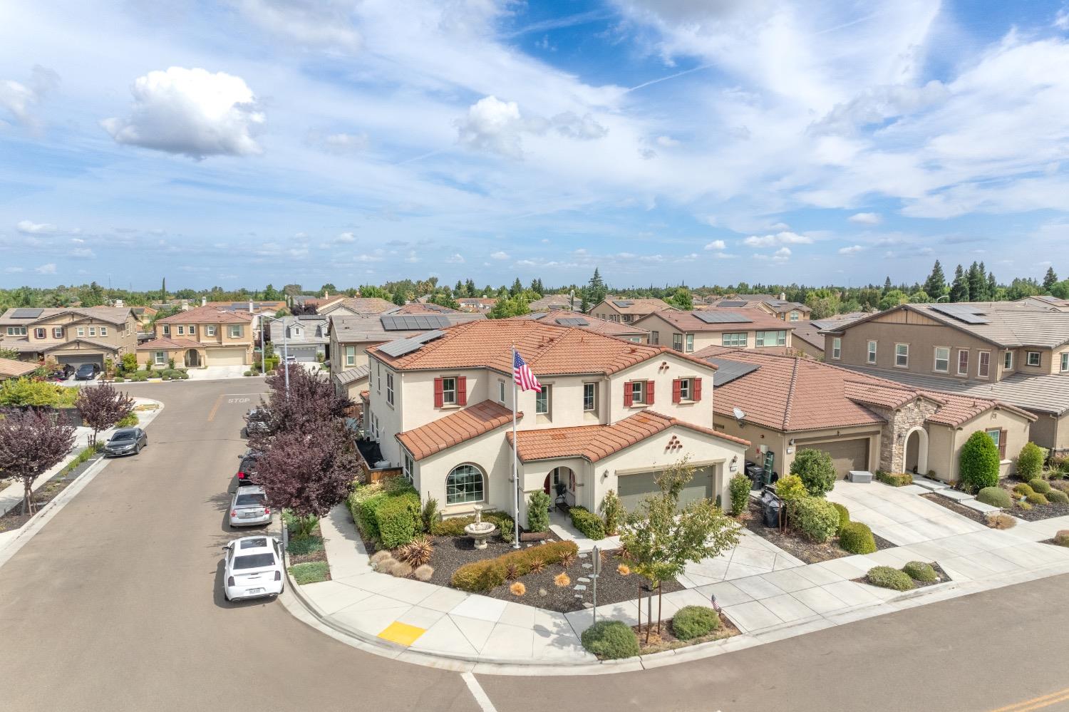 Detail Gallery Image 7 of 55 For 1719 Flora Way, Tracy,  CA 95376 - 4 Beds | 3/1 Baths