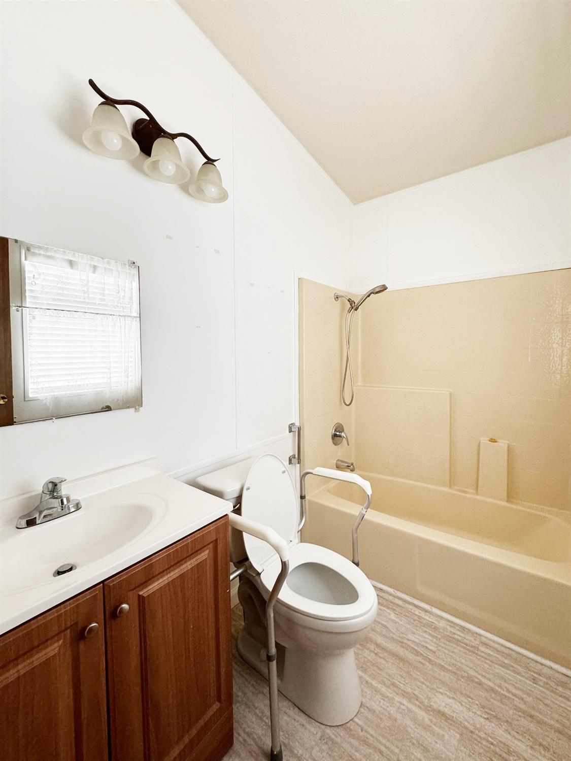 Detail Gallery Image 14 of 20 For 1701 Dinuba Ave 174, Selma,  CA 93662 - 2 Beds | 1/1 Baths