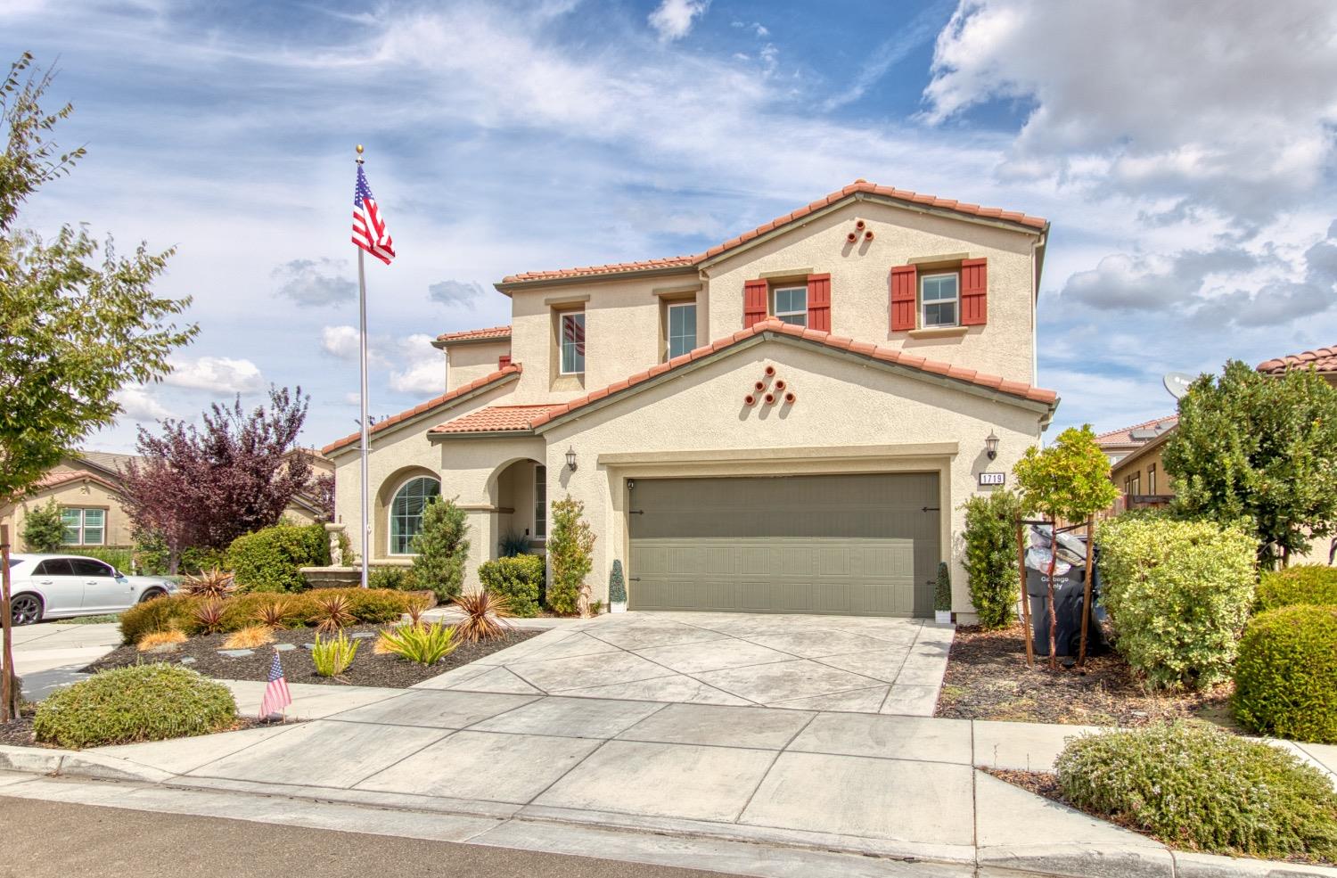 Detail Gallery Image 5 of 55 For 1719 Flora Way, Tracy,  CA 95376 - 4 Beds | 3/1 Baths