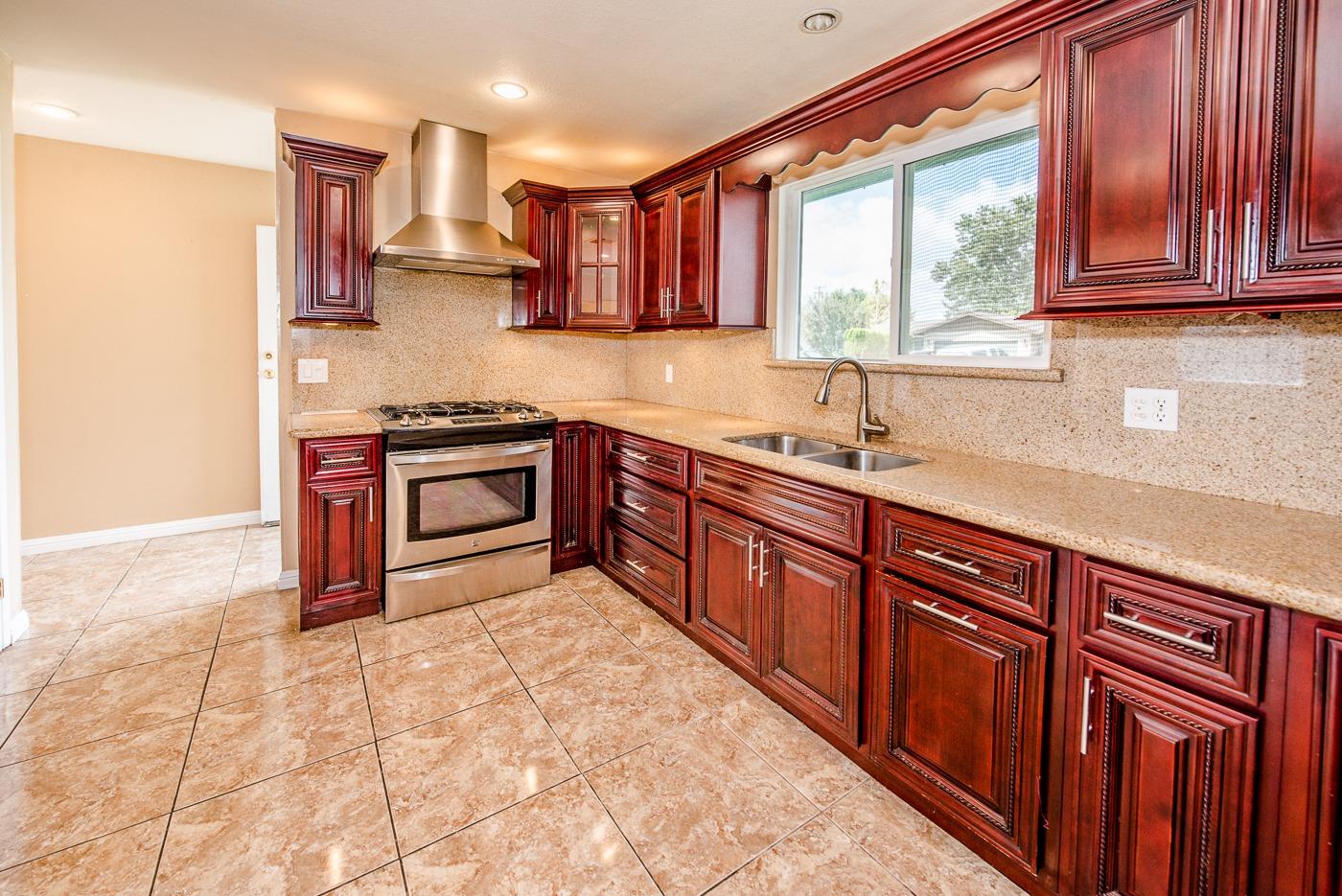 Detail Gallery Image 2 of 47 For 1703 Amador Way, Woodland,  CA 95695 - 4 Beds | 2/1 Baths