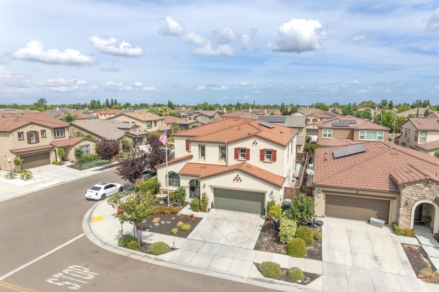 Detail Gallery Image 8 of 55 For 1719 Flora Way, Tracy,  CA 95376 - 4 Beds | 3/1 Baths