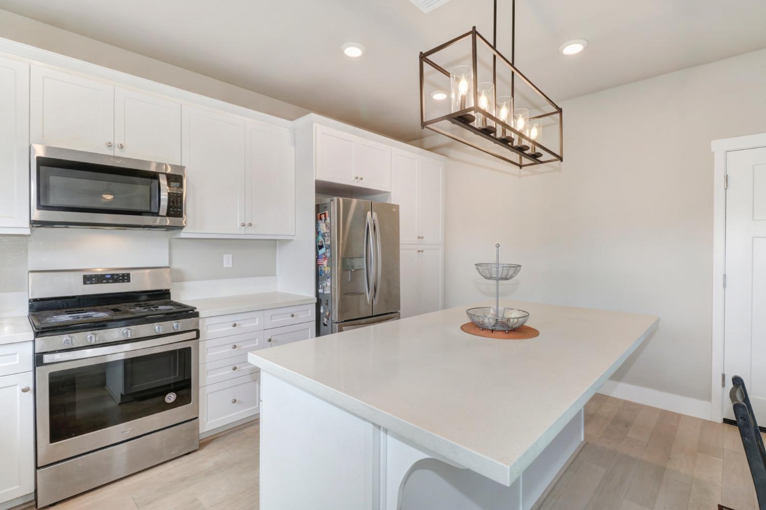 Detail Gallery Image 9 of 40 For 3204 Sher Ct, Sacramento,  CA 95820 - 3 Beds | 2/1 Baths