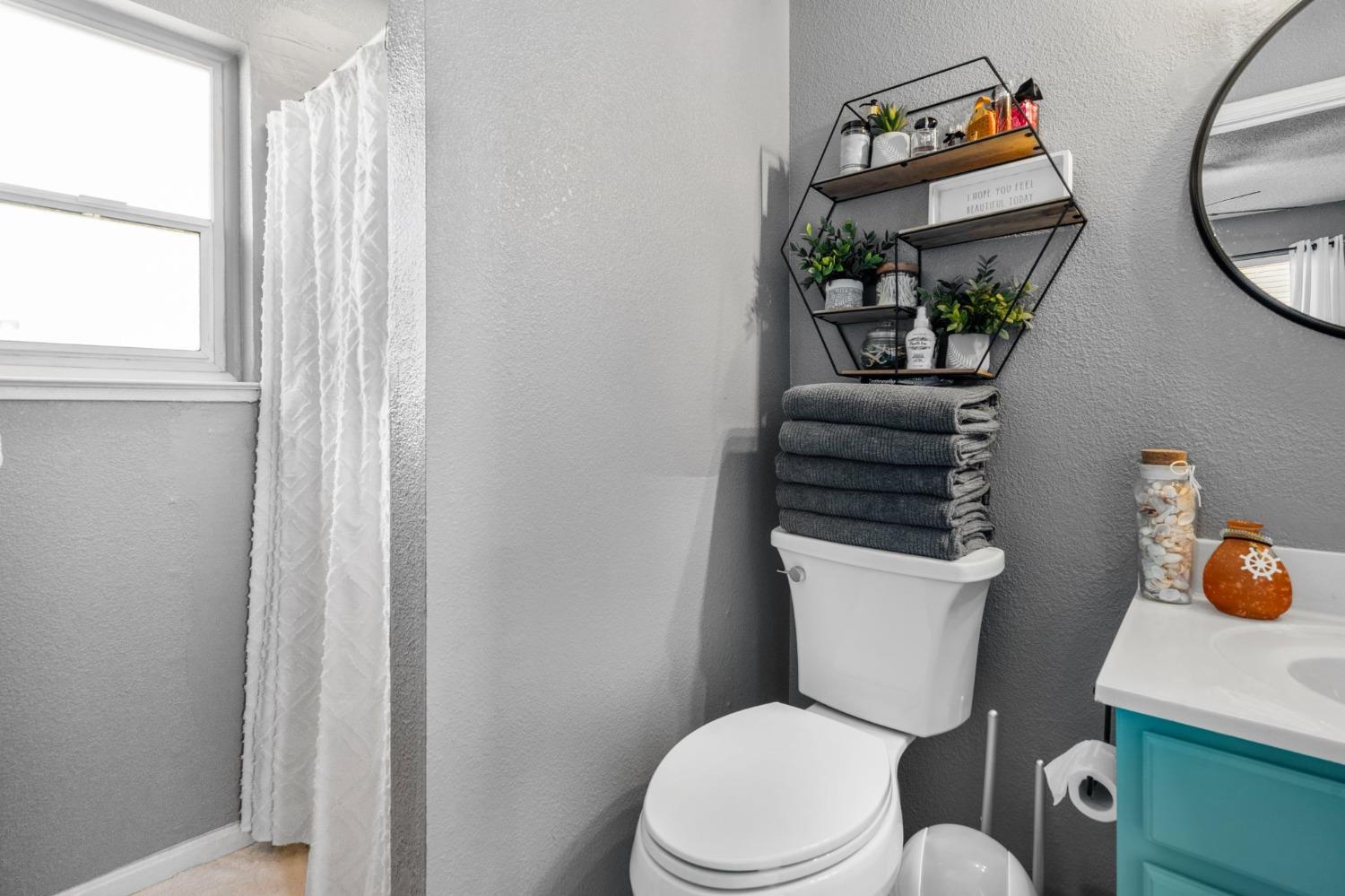 Detail Gallery Image 33 of 38 For 1614 Olivewood Ave, Manteca,  CA 95336 - 4 Beds | 2 Baths