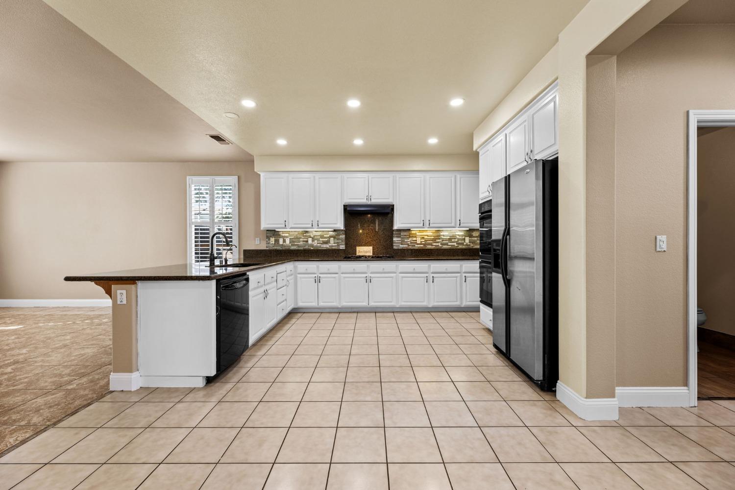 Detail Gallery Image 22 of 68 For 1072 Mullinger Ln, Lincoln,  CA 95648 - 4 Beds | 2/1 Baths