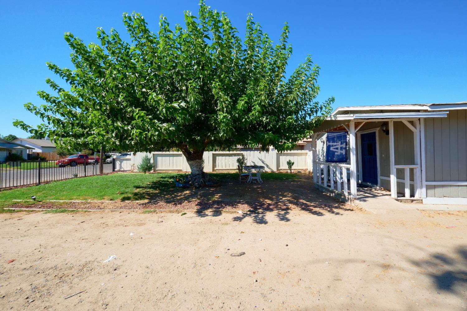 Detail Gallery Image 3 of 5 For 2904 Maple Ave, Merced,  CA 95348 - 2 Beds | 1 Baths