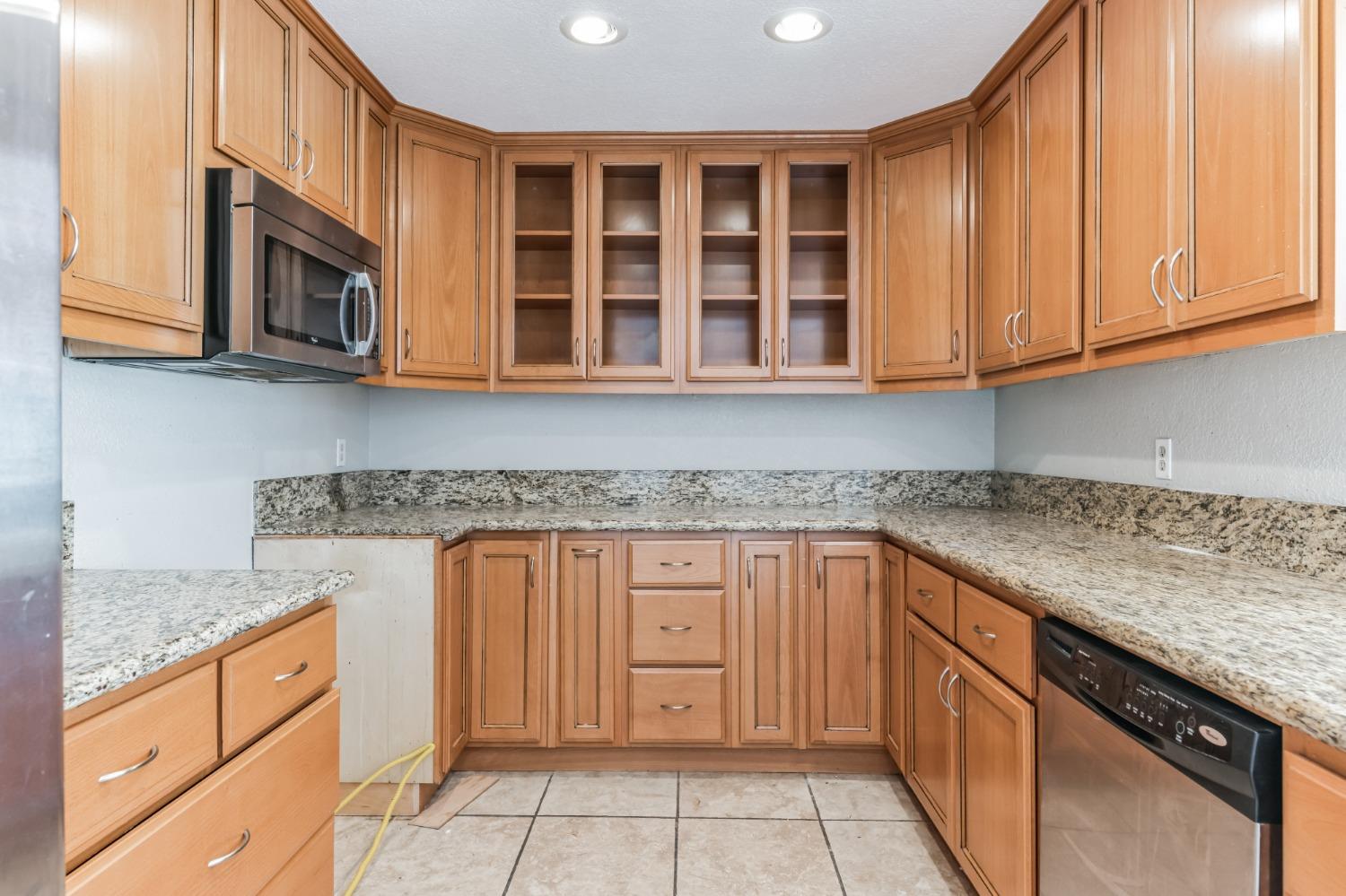 Detail Gallery Image 8 of 30 For 320 Lannis Ct, Ripon,  CA 95366 - 4 Beds | 2 Baths