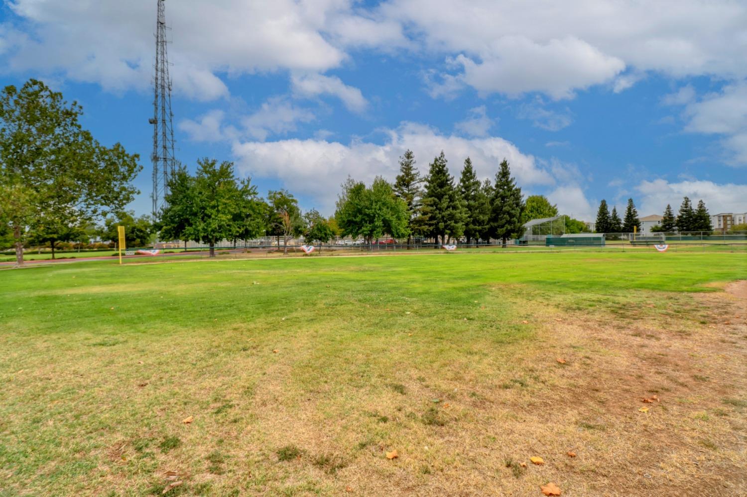 Detail Gallery Image 39 of 40 For 3204 Sher Ct, Sacramento,  CA 95820 - 3 Beds | 2/1 Baths