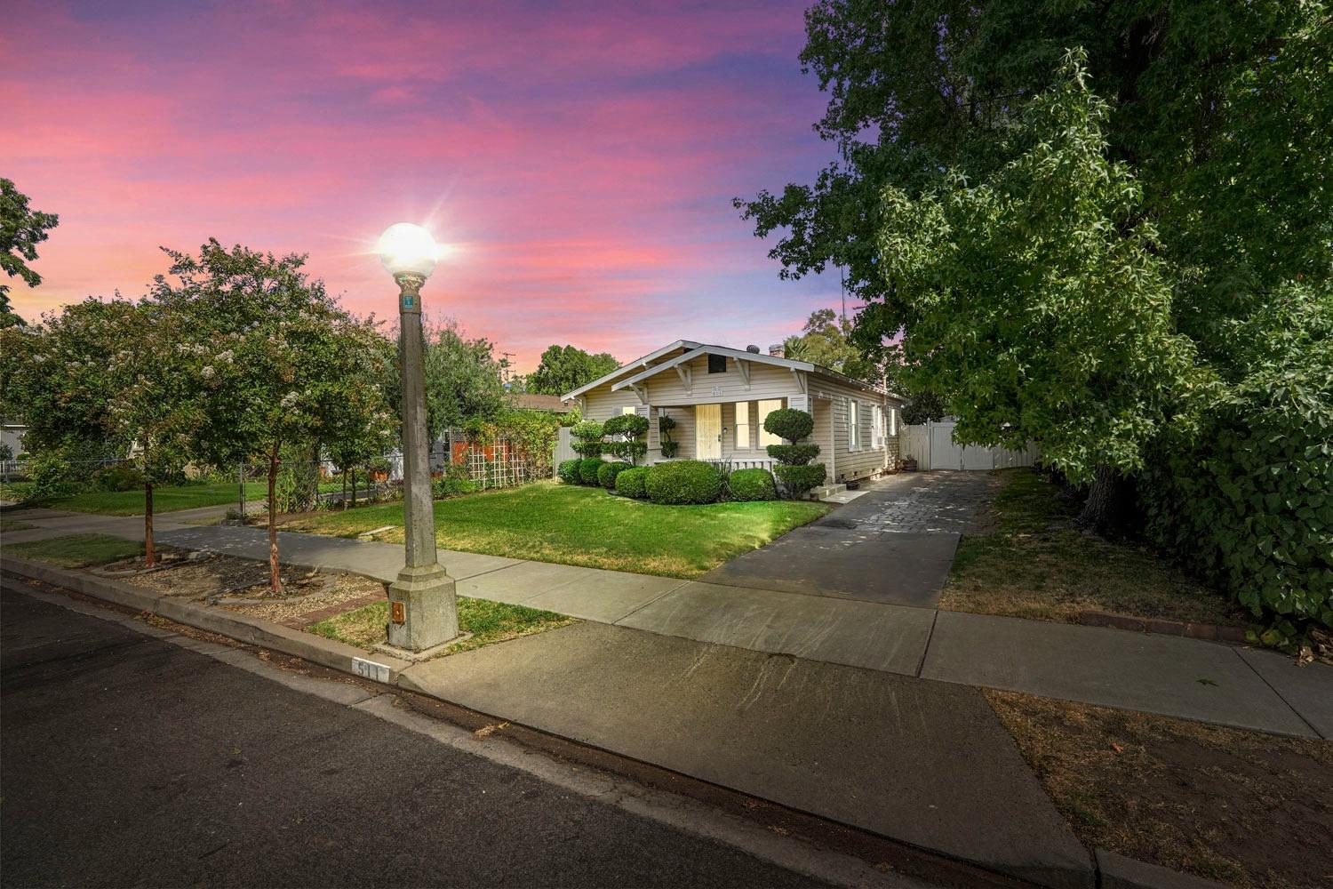 Detail Gallery Image 1 of 59 For 511 E Locust St, Lodi,  CA 95240 - 3 Beds | 2/1 Baths