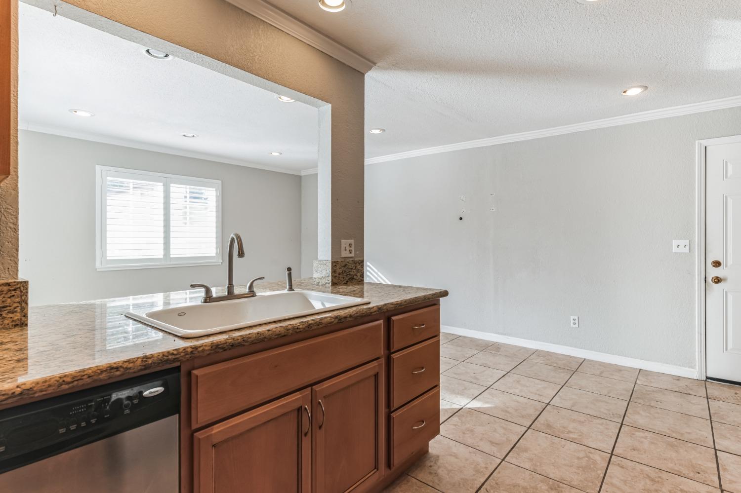 Detail Gallery Image 10 of 30 For 320 Lannis Ct, Ripon,  CA 95366 - 4 Beds | 2 Baths