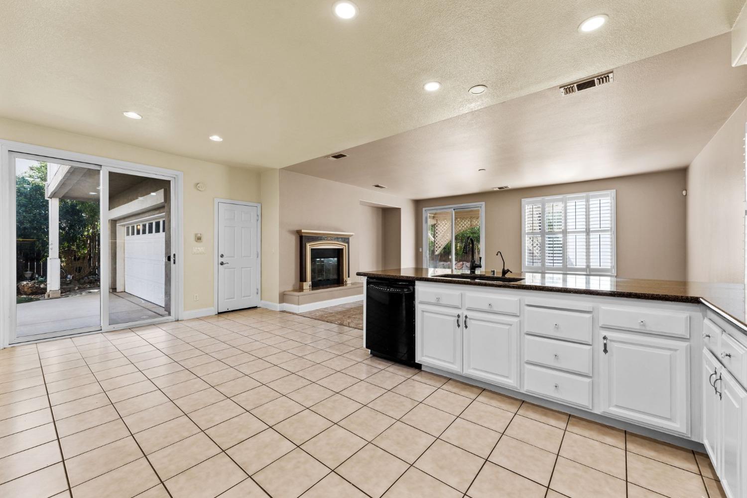 Detail Gallery Image 25 of 68 For 1072 Mullinger Ln, Lincoln,  CA 95648 - 4 Beds | 2/1 Baths