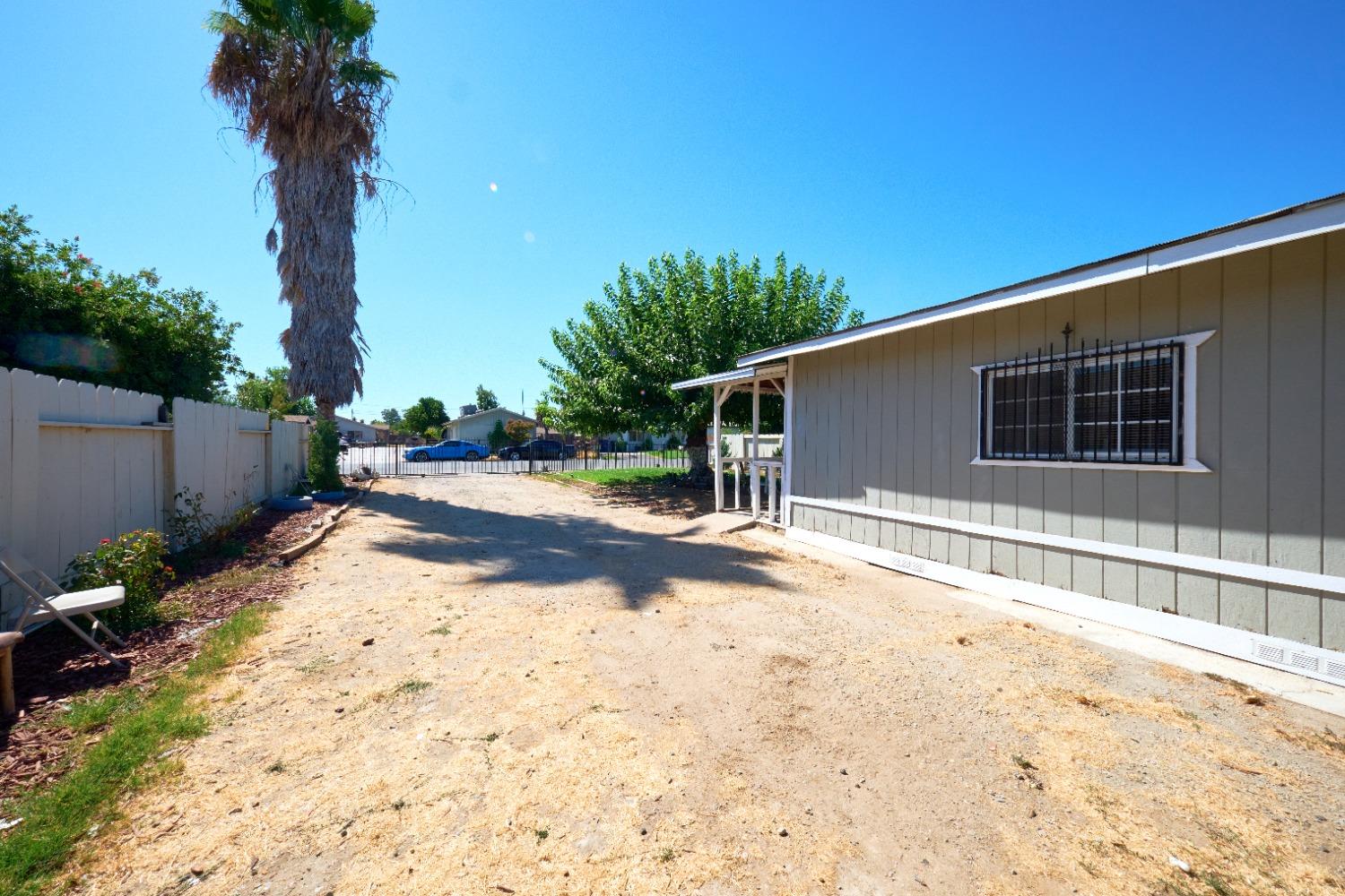 Detail Gallery Image 5 of 5 For 2904 Maple Ave, Merced,  CA 95348 - 2 Beds | 1 Baths