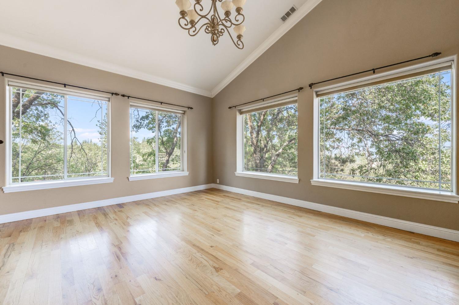 Detail Gallery Image 3 of 89 For 20197 Kingswood Ct, Grass Valley,  CA 95949 - 5 Beds | 3/1 Baths