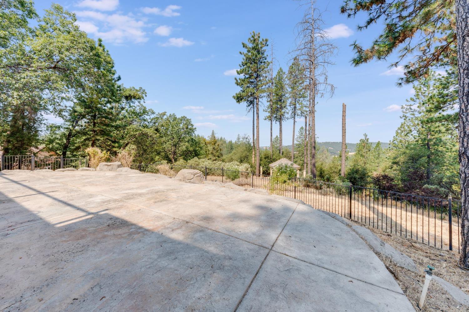 Detail Gallery Image 30 of 89 For 20197 Kingswood Ct, Grass Valley,  CA 95949 - 5 Beds | 3/1 Baths