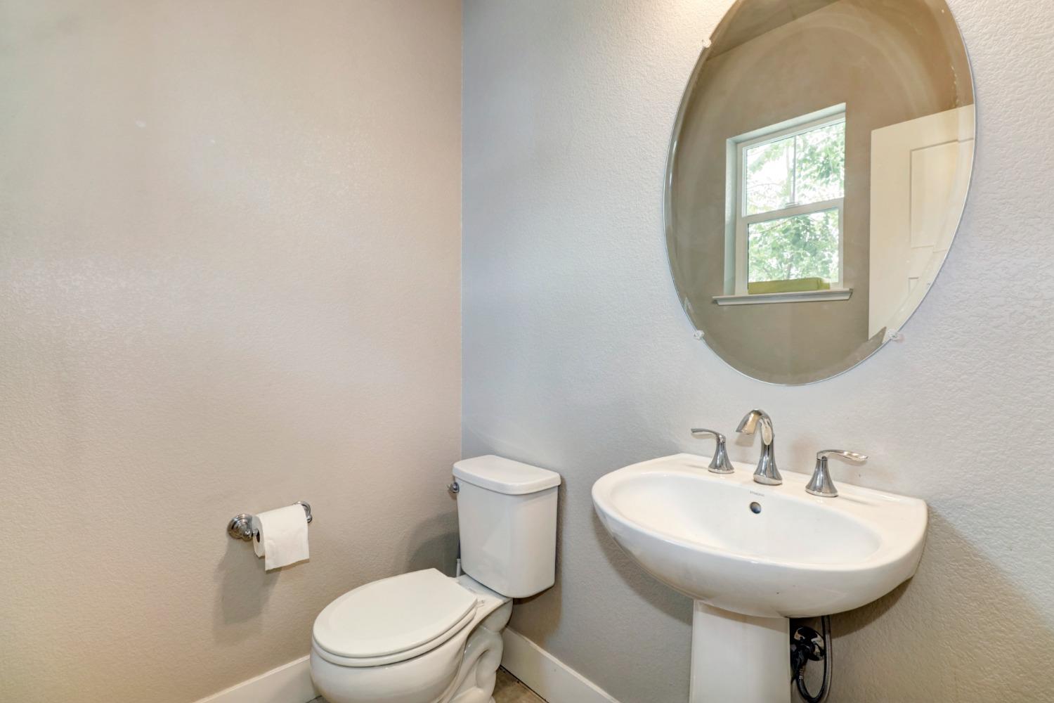 Detail Gallery Image 10 of 40 For 3204 Sher Ct, Sacramento,  CA 95820 - 3 Beds | 2/1 Baths