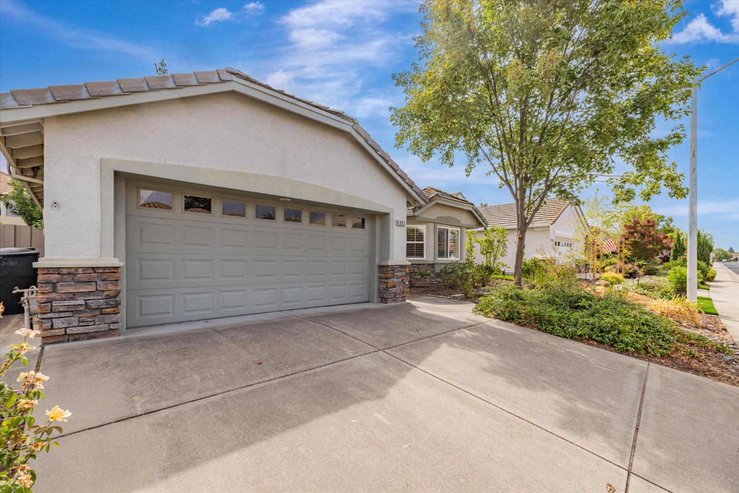 Detail Gallery Image 2 of 43 For 6392 Buckskin Ln, Roseville,  CA 95747 - 2 Beds | 2 Baths