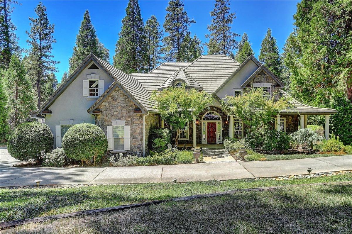 Detail Gallery Image 2 of 87 For 12877 Chatsworth, Grass Valley,  CA 95945 - 5 Beds | 4/1 Baths