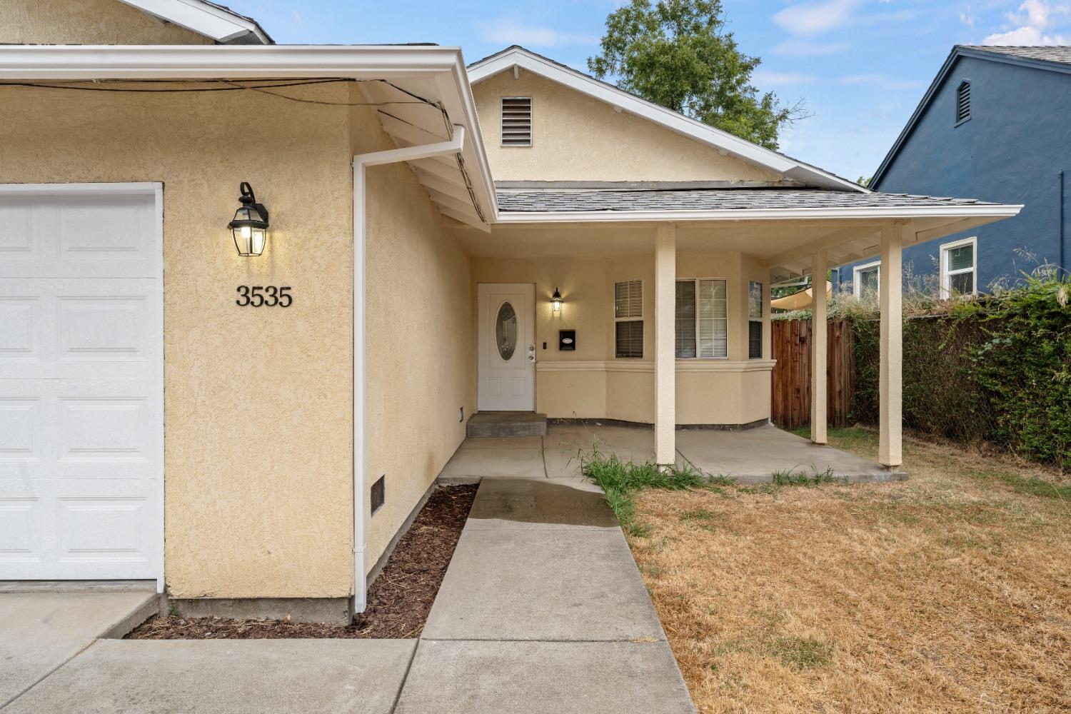 Detail Gallery Image 1 of 31 For 3535 35th St, Sacramento,  CA 95817 - 3 Beds | 2 Baths