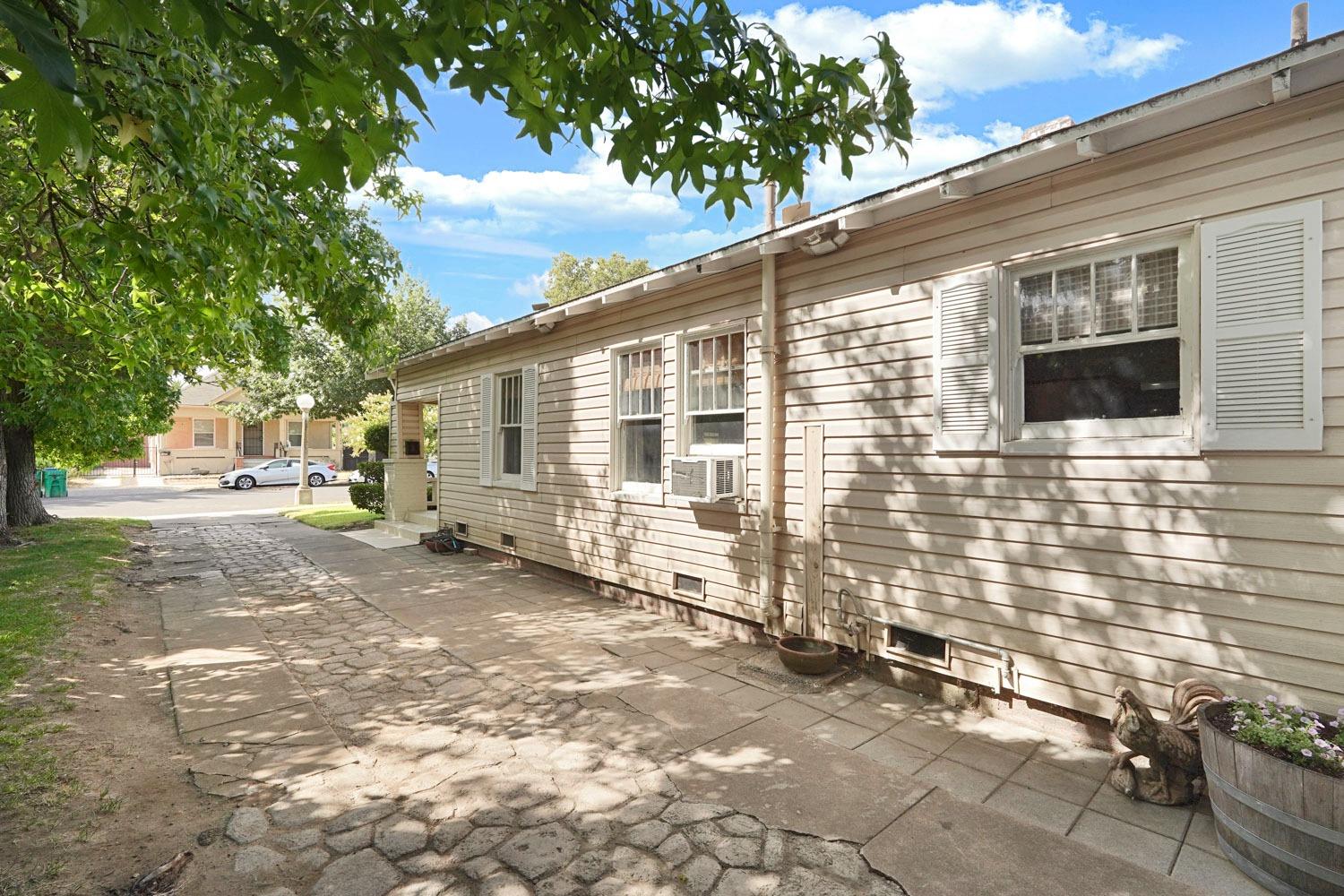 Detail Gallery Image 5 of 59 For 511 E Locust St, Lodi,  CA 95240 - 3 Beds | 2/1 Baths