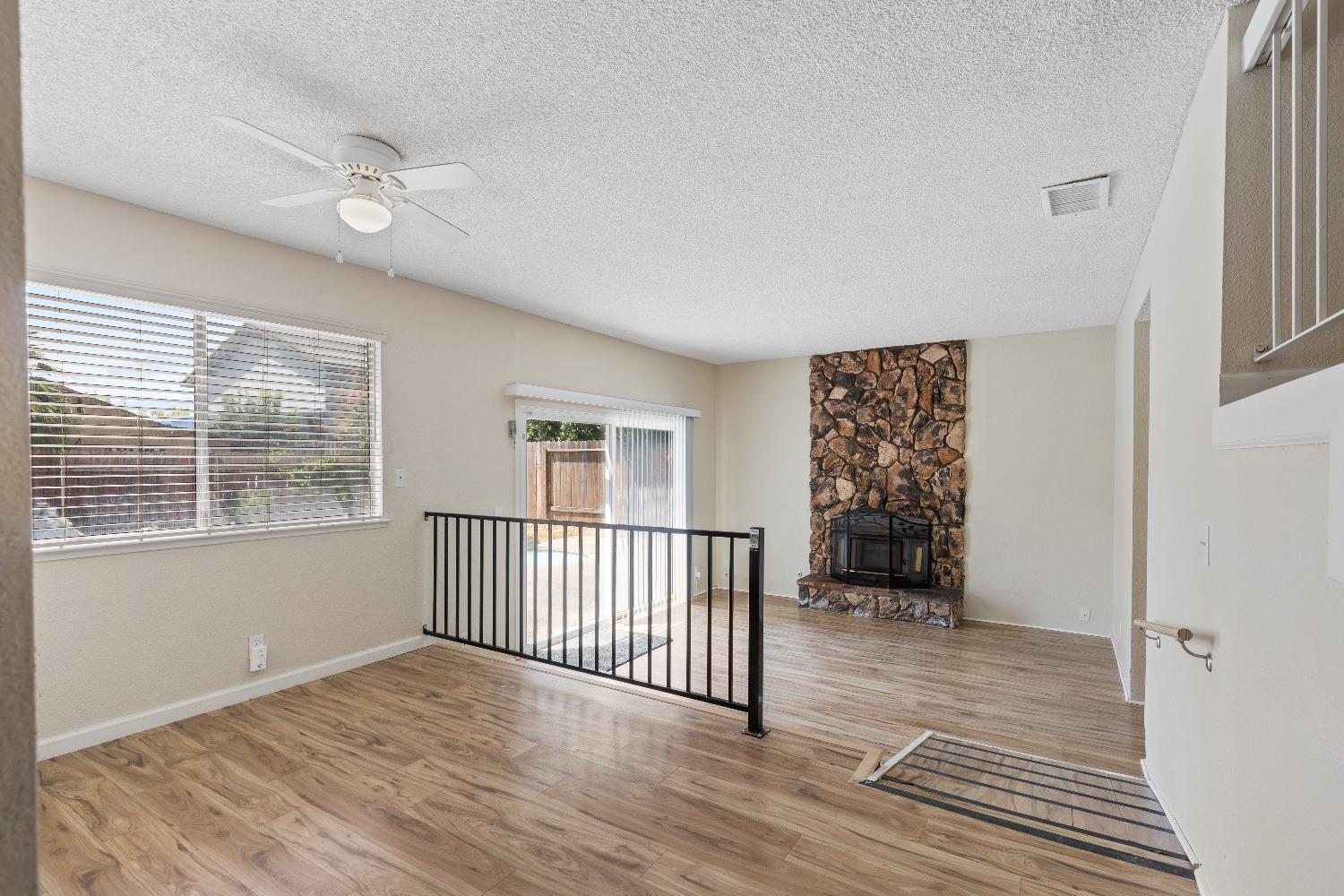 Detail Gallery Image 16 of 37 For 6121 Hilltree Ave, Citrus Heights,  CA 95621 - 4 Beds | 2/1 Baths