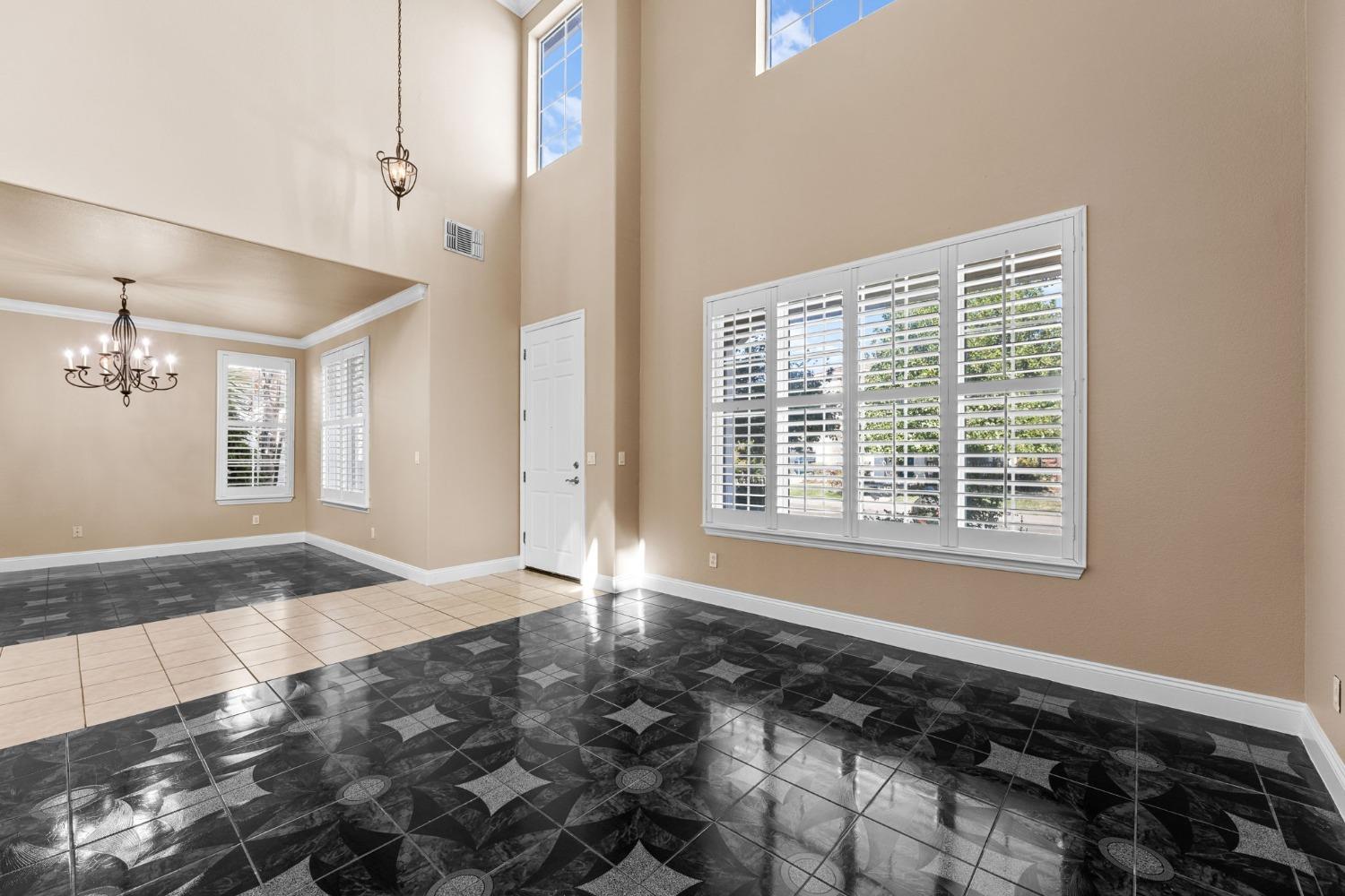 Detail Gallery Image 13 of 68 For 1072 Mullinger Ln, Lincoln,  CA 95648 - 4 Beds | 2/1 Baths