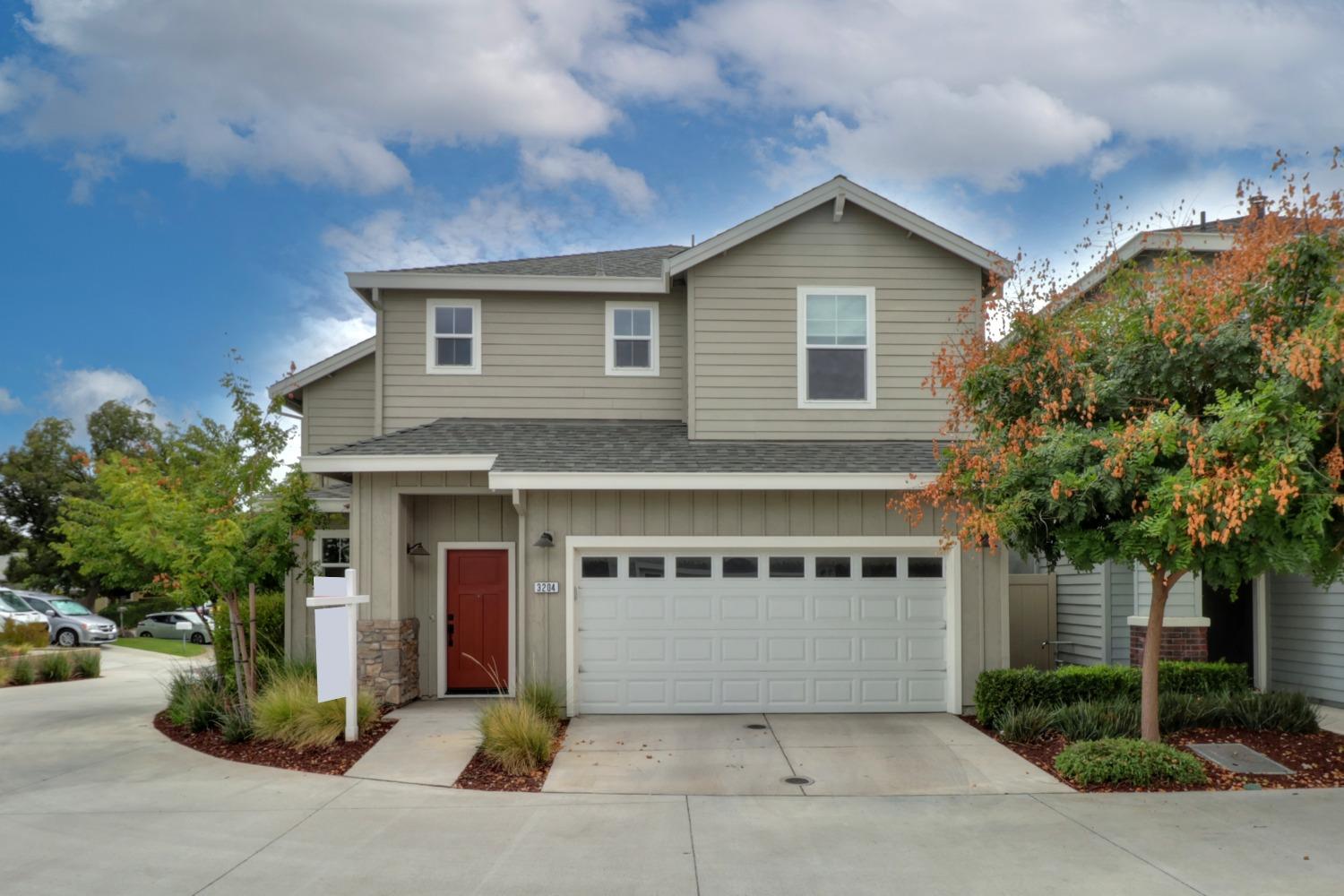 Detail Gallery Image 1 of 40 For 3204 Sher Ct, Sacramento,  CA 95820 - 3 Beds | 2/1 Baths