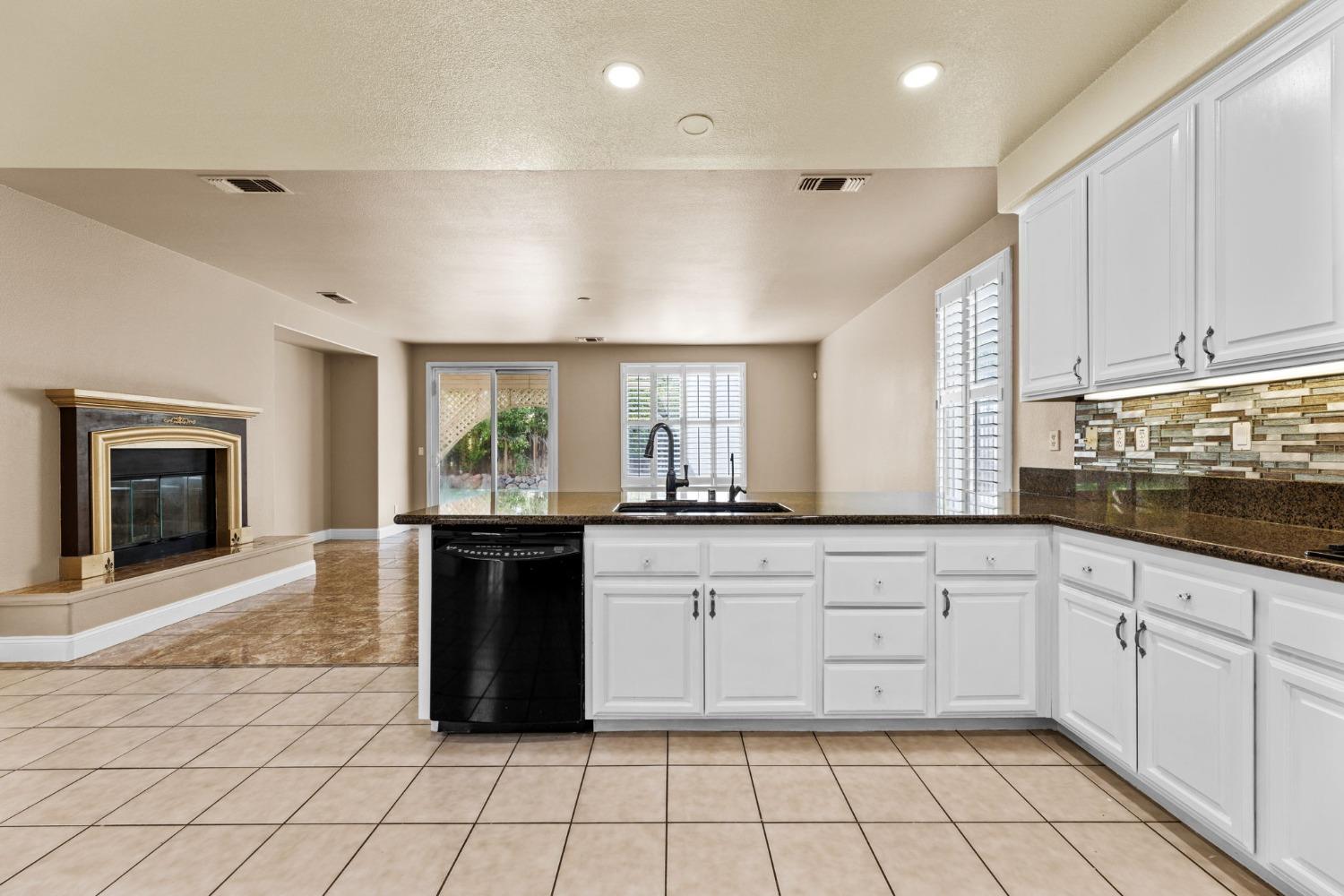 Detail Gallery Image 24 of 68 For 1072 Mullinger Ln, Lincoln,  CA 95648 - 4 Beds | 2/1 Baths