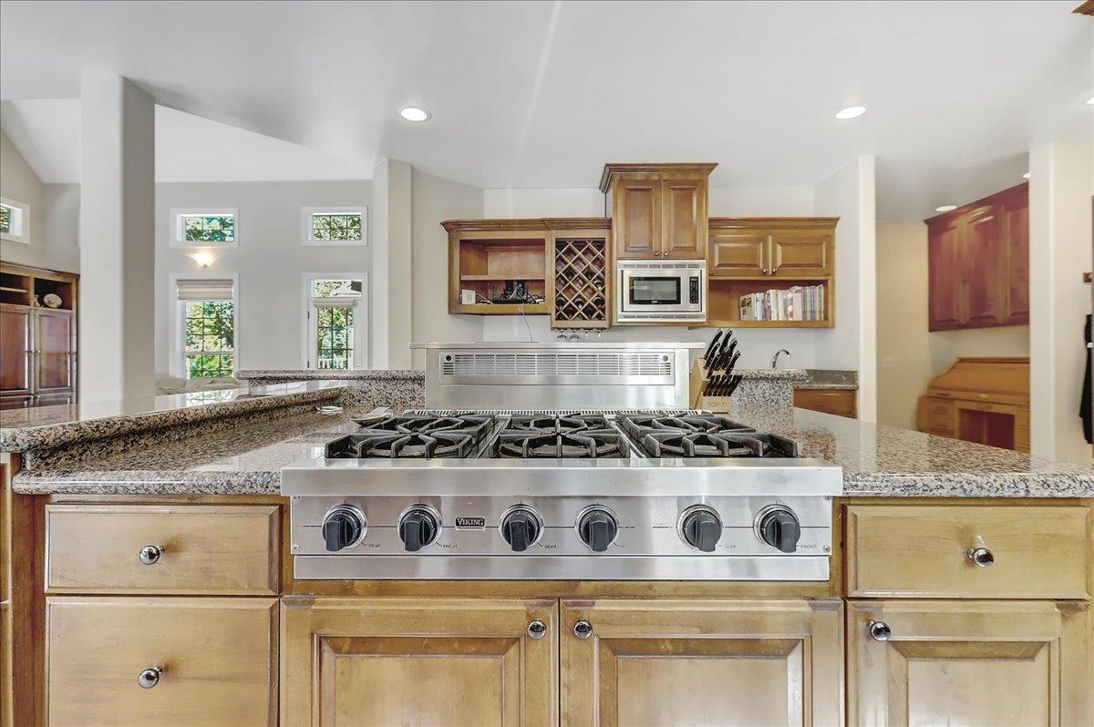 Detail Gallery Image 17 of 87 For 12877 Chatsworth, Grass Valley,  CA 95945 - 5 Beds | 4/1 Baths