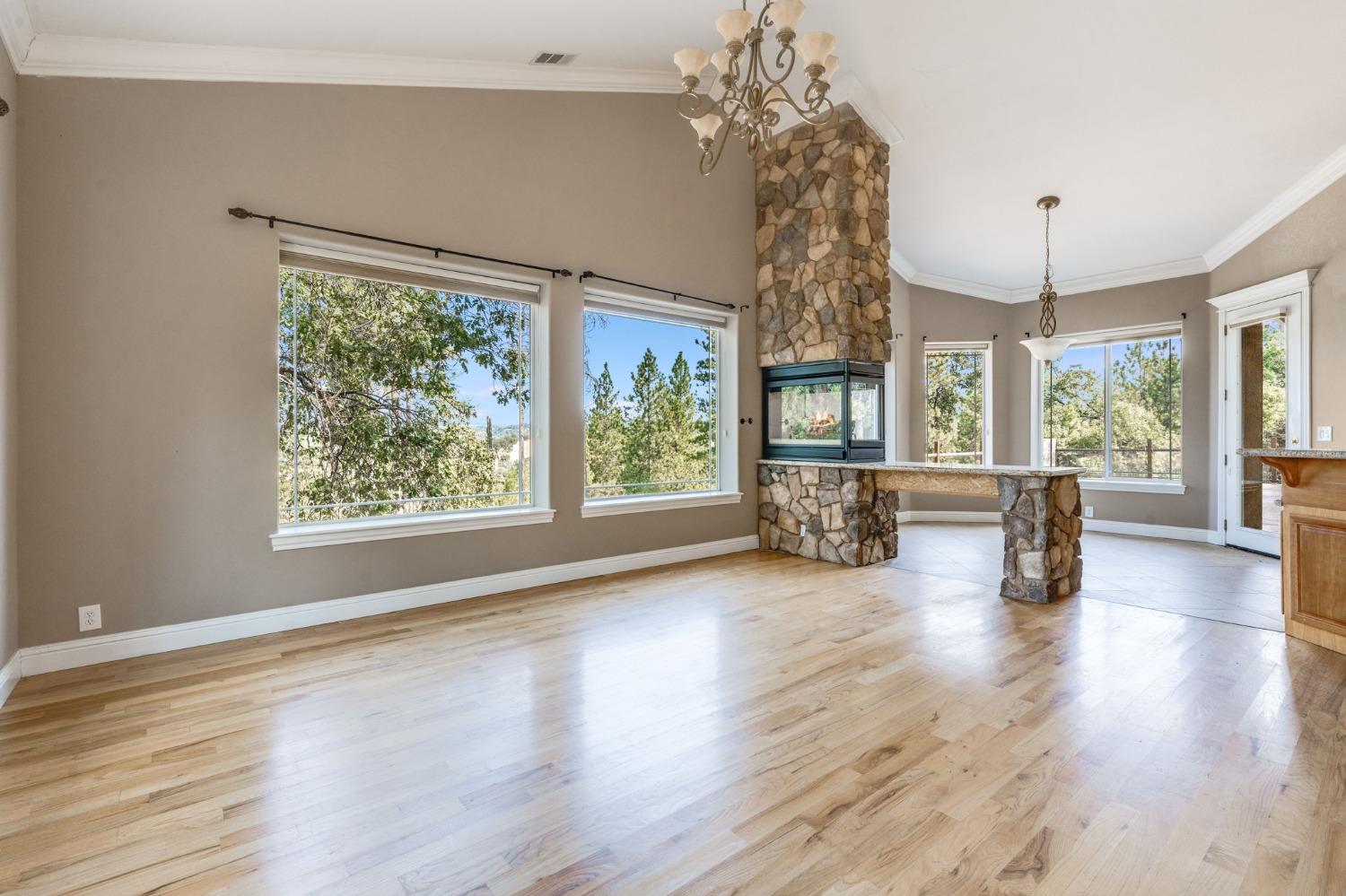 Detail Gallery Image 20 of 89 For 20197 Kingswood Ct, Grass Valley,  CA 95949 - 5 Beds | 3/1 Baths