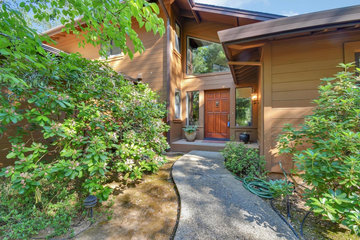 Detail Gallery Image 2 of 48 For 14119 Thoroughbred Loop, Grass Valley,  CA 95949 - 3 Beds | 2 Baths