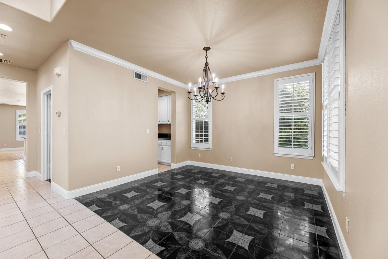 Detail Gallery Image 15 of 68 For 1072 Mullinger Ln, Lincoln,  CA 95648 - 4 Beds | 2/1 Baths