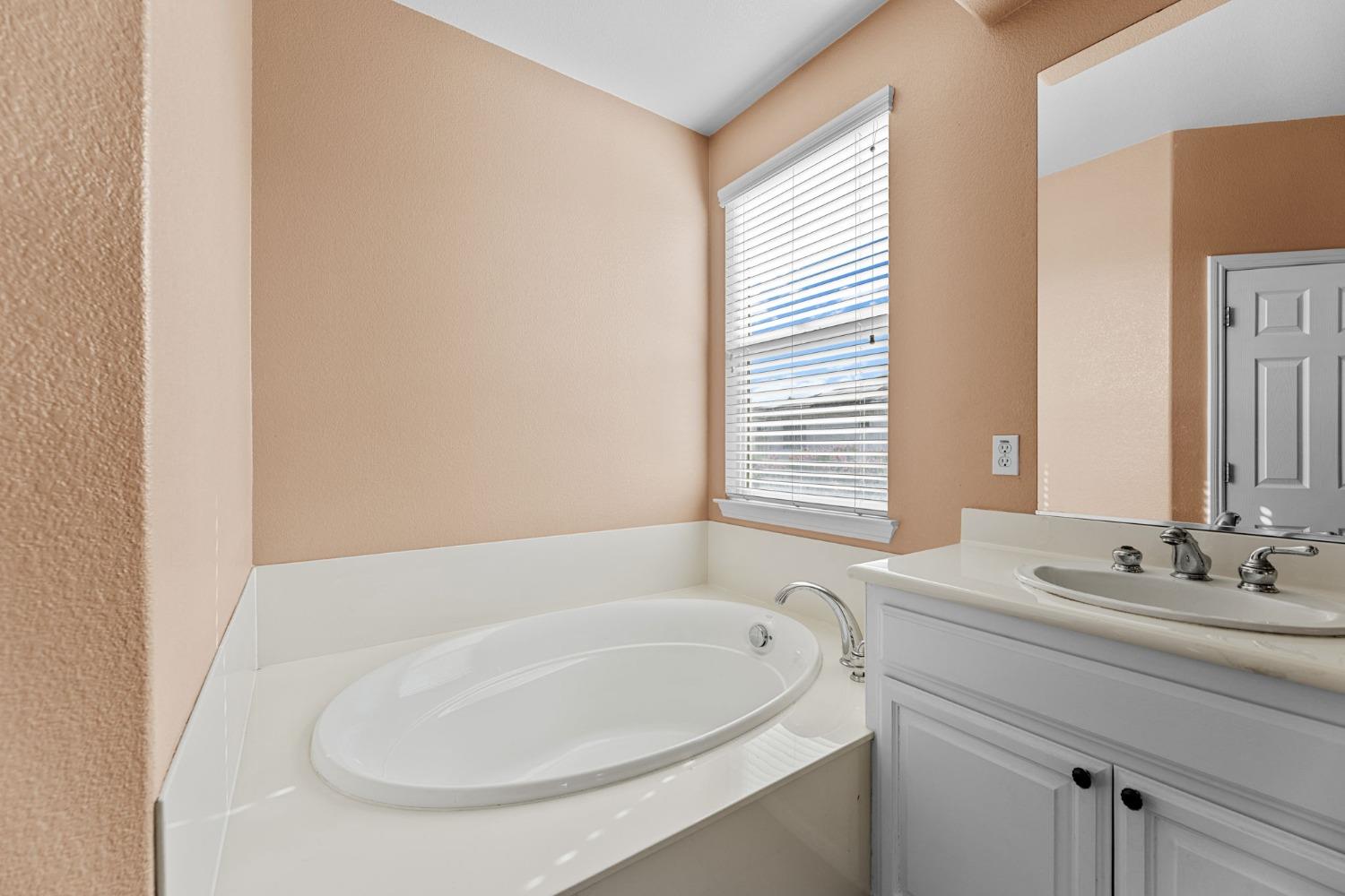 Detail Gallery Image 53 of 68 For 1072 Mullinger Ln, Lincoln,  CA 95648 - 4 Beds | 2/1 Baths