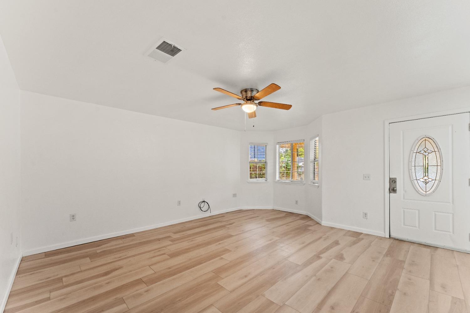 Detail Gallery Image 9 of 31 For 3535 35th St, Sacramento,  CA 95817 - 3 Beds | 2 Baths