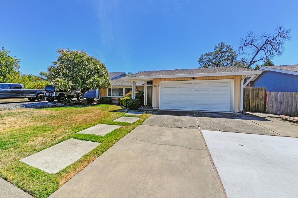 Detail Gallery Image 1 of 1 For 7816 Pomeroy Way, Citrus Heights,  CA 95610 - 3 Beds | 2 Baths