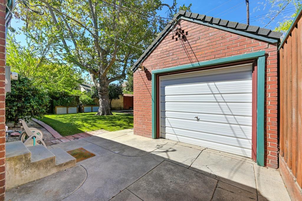 24Th Street, Sacramento, CA, 95818-3949