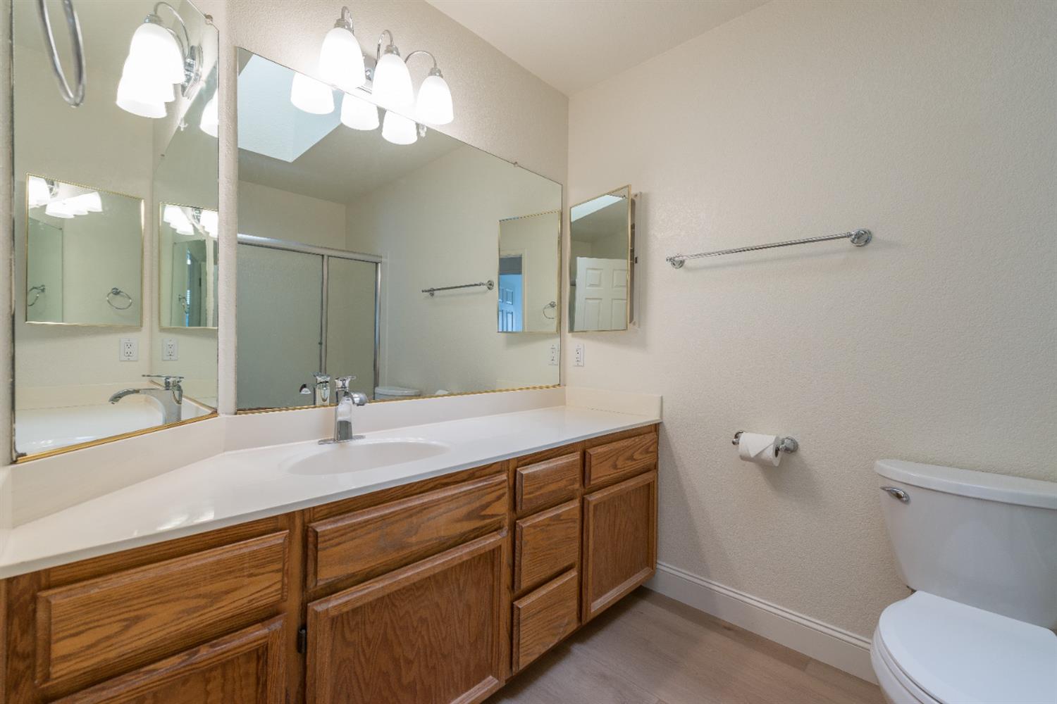 Detail Gallery Image 16 of 29 For 1027 Village Circle, Winters,  CA 95694 - 4 Beds | 2 Baths